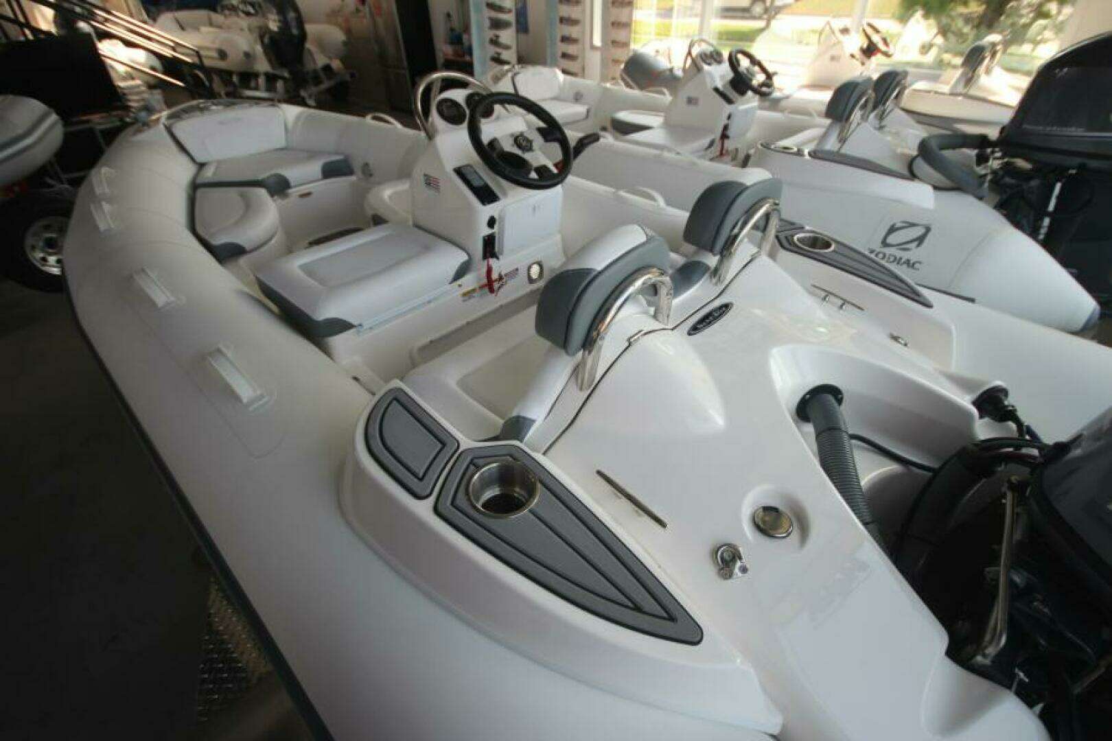 2026 Zodiac Yachtline 440 DL NEO - Image 2