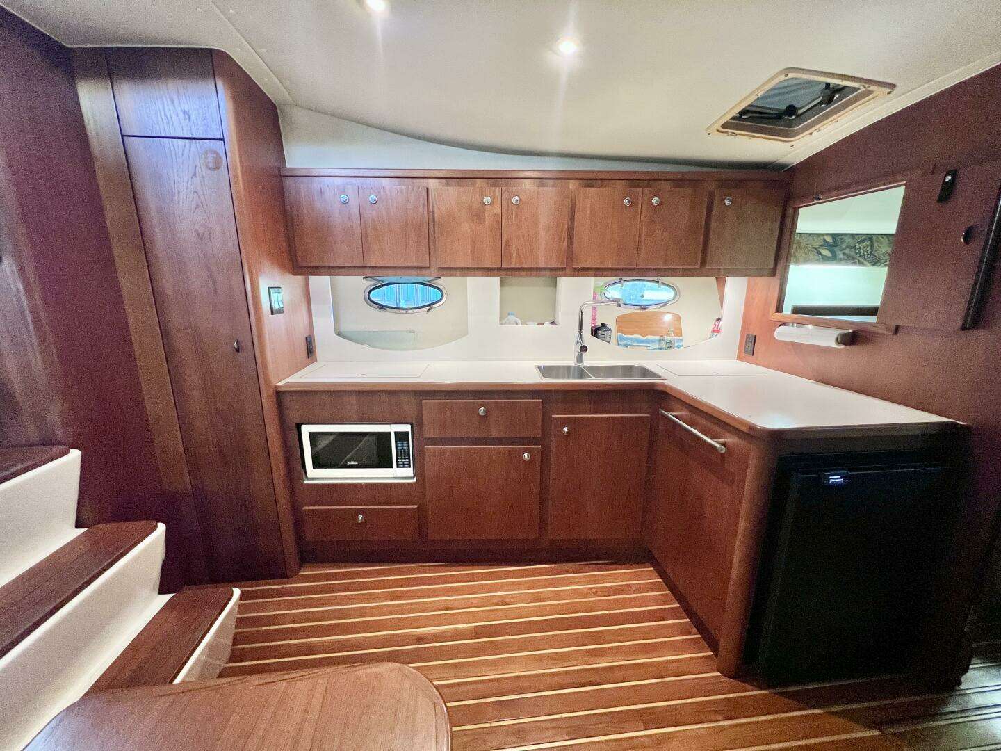 1998 Tiara Yachts 3500 Express - Image 15