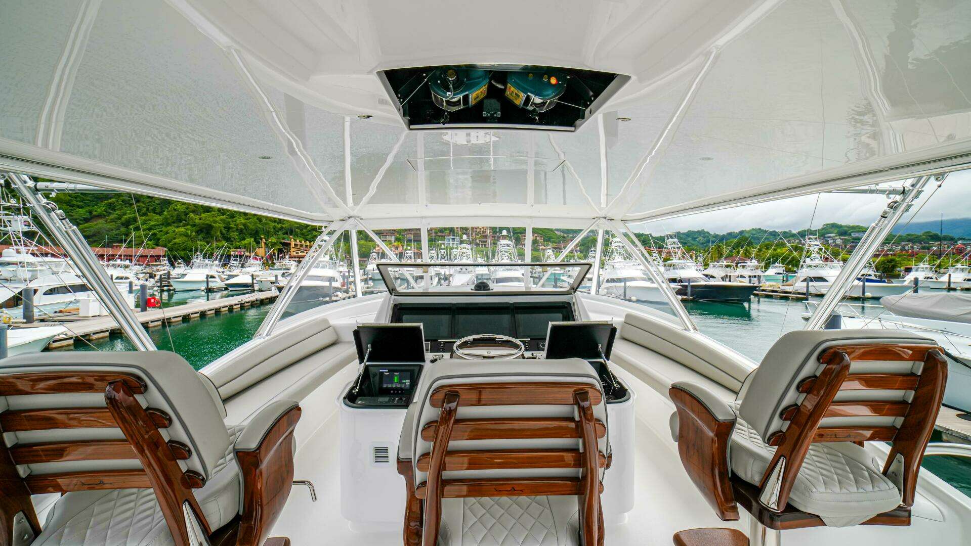 2023 Viking 72 Convertible - Image 3