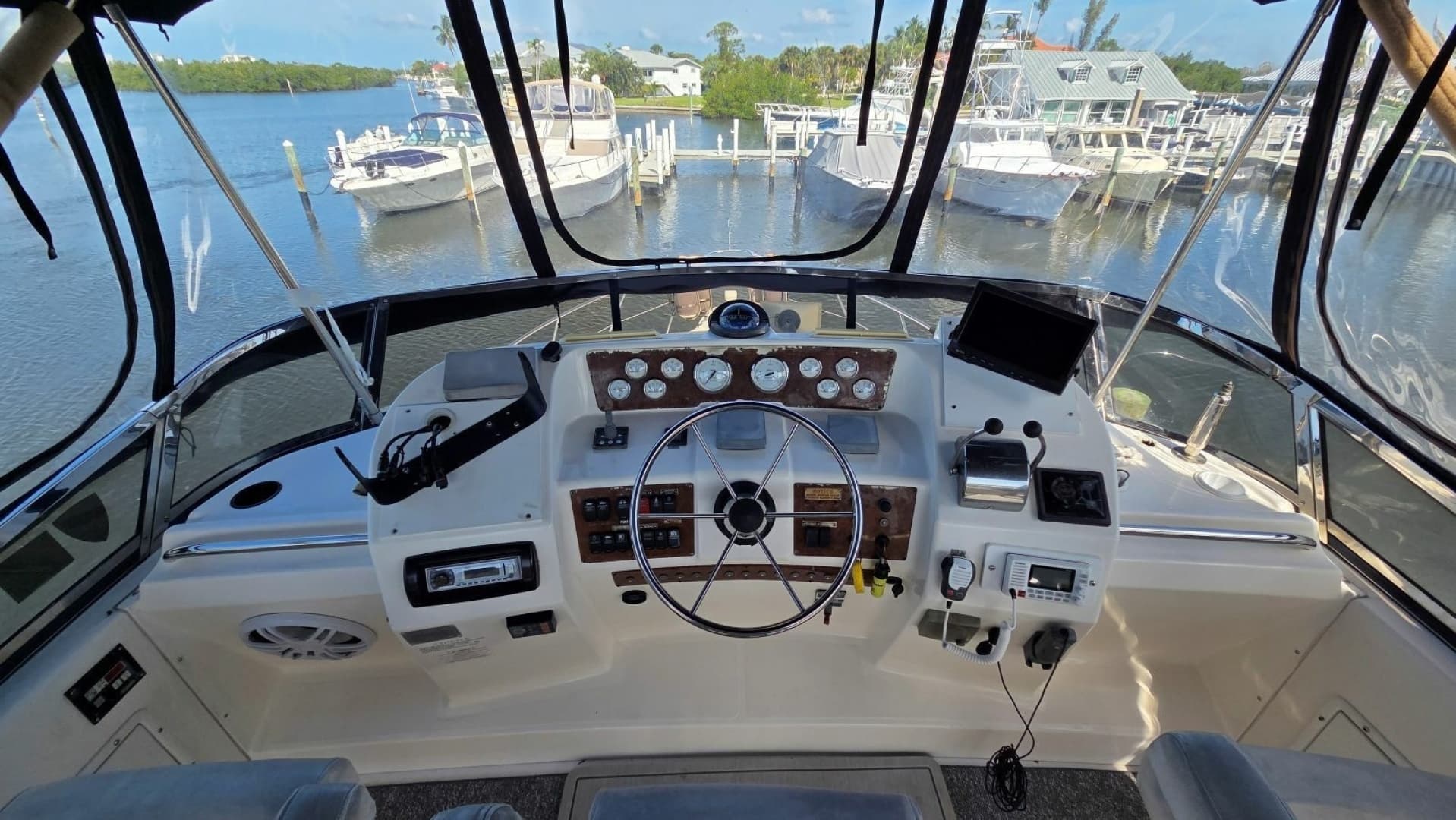 2001 Silverton 453 Motor Yacht - Image 20