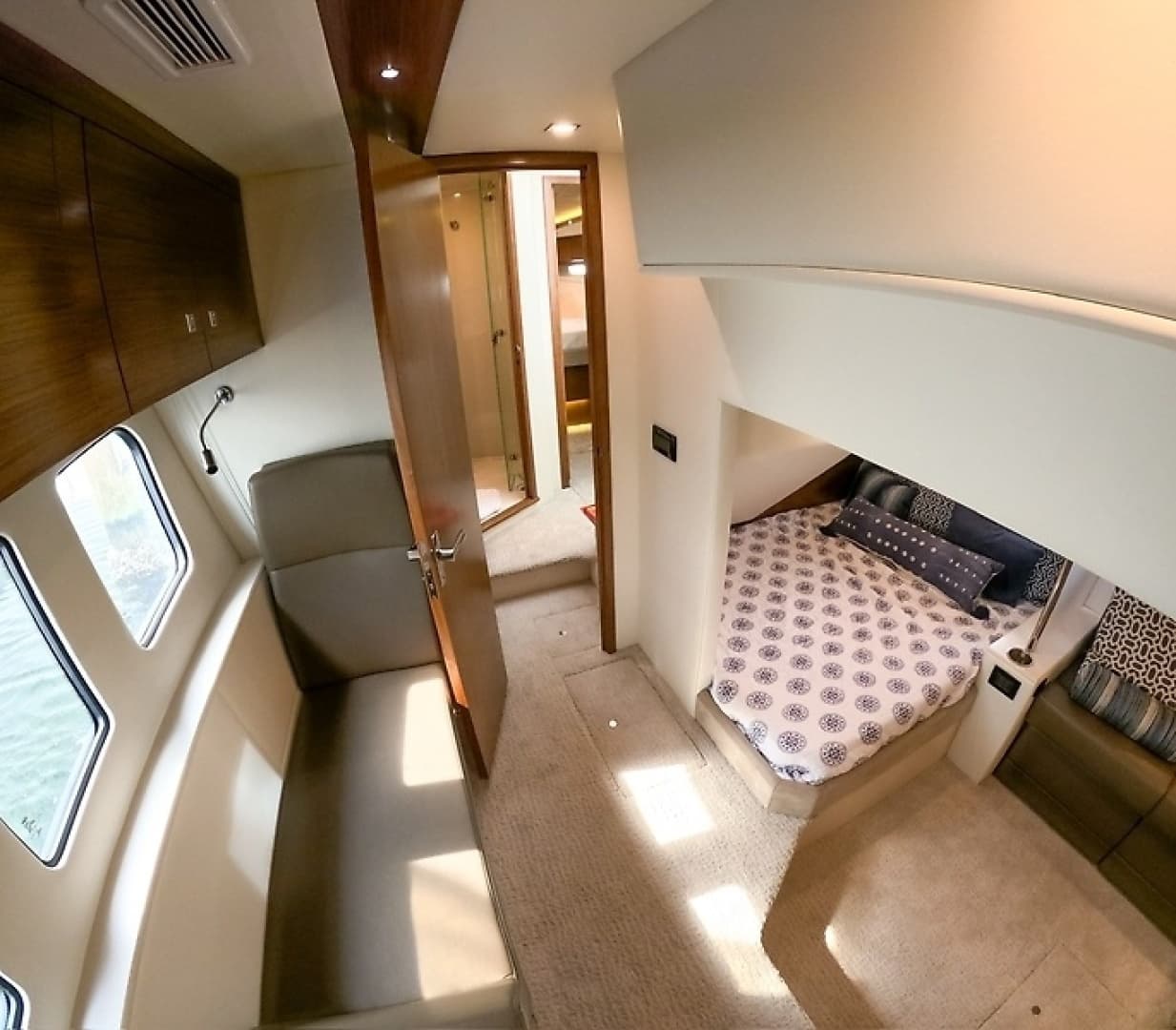 2016 Cruisers Yachts Cantius - Image 30