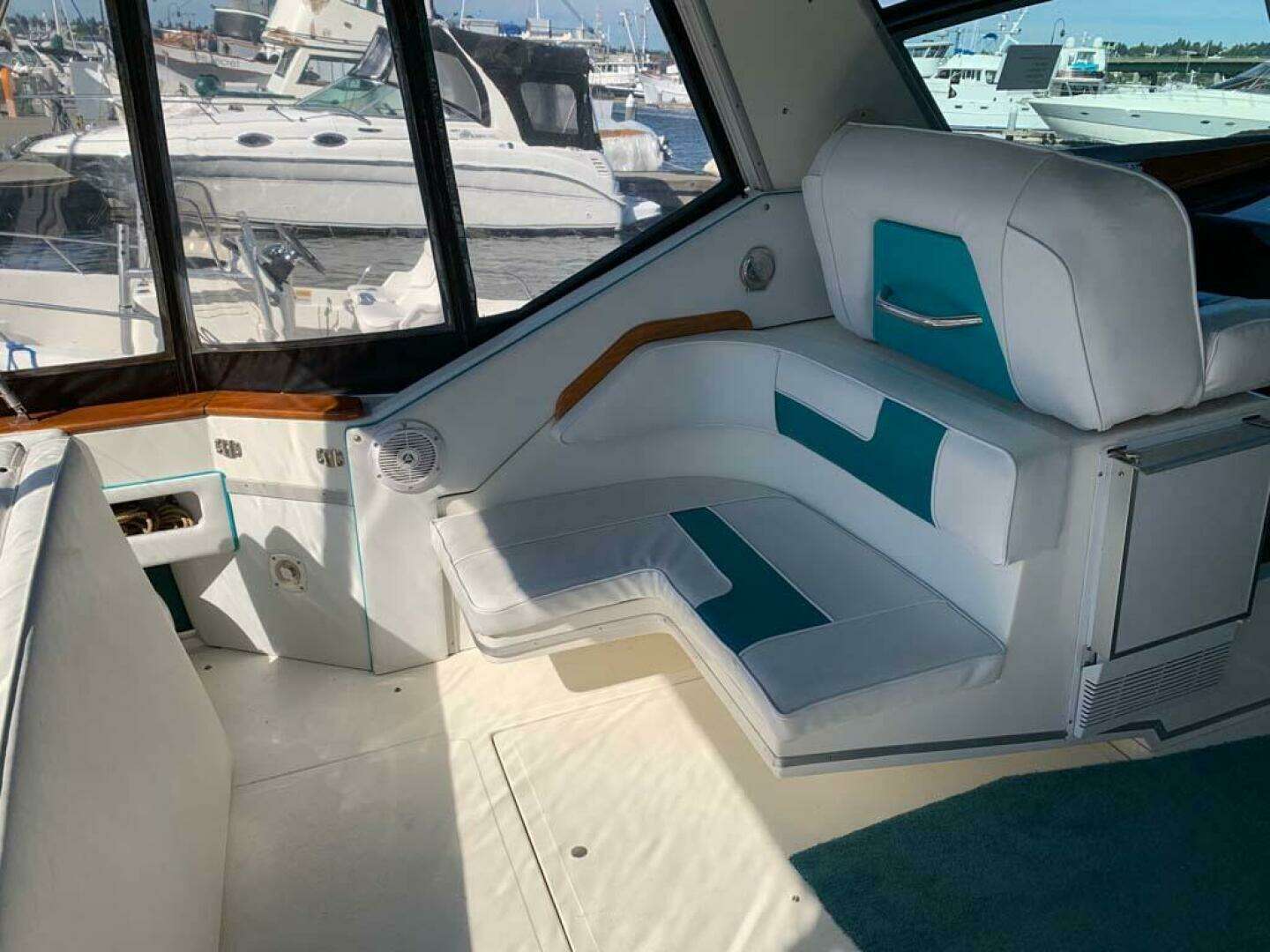 1989 Sea Ray 390 Express - Image 11