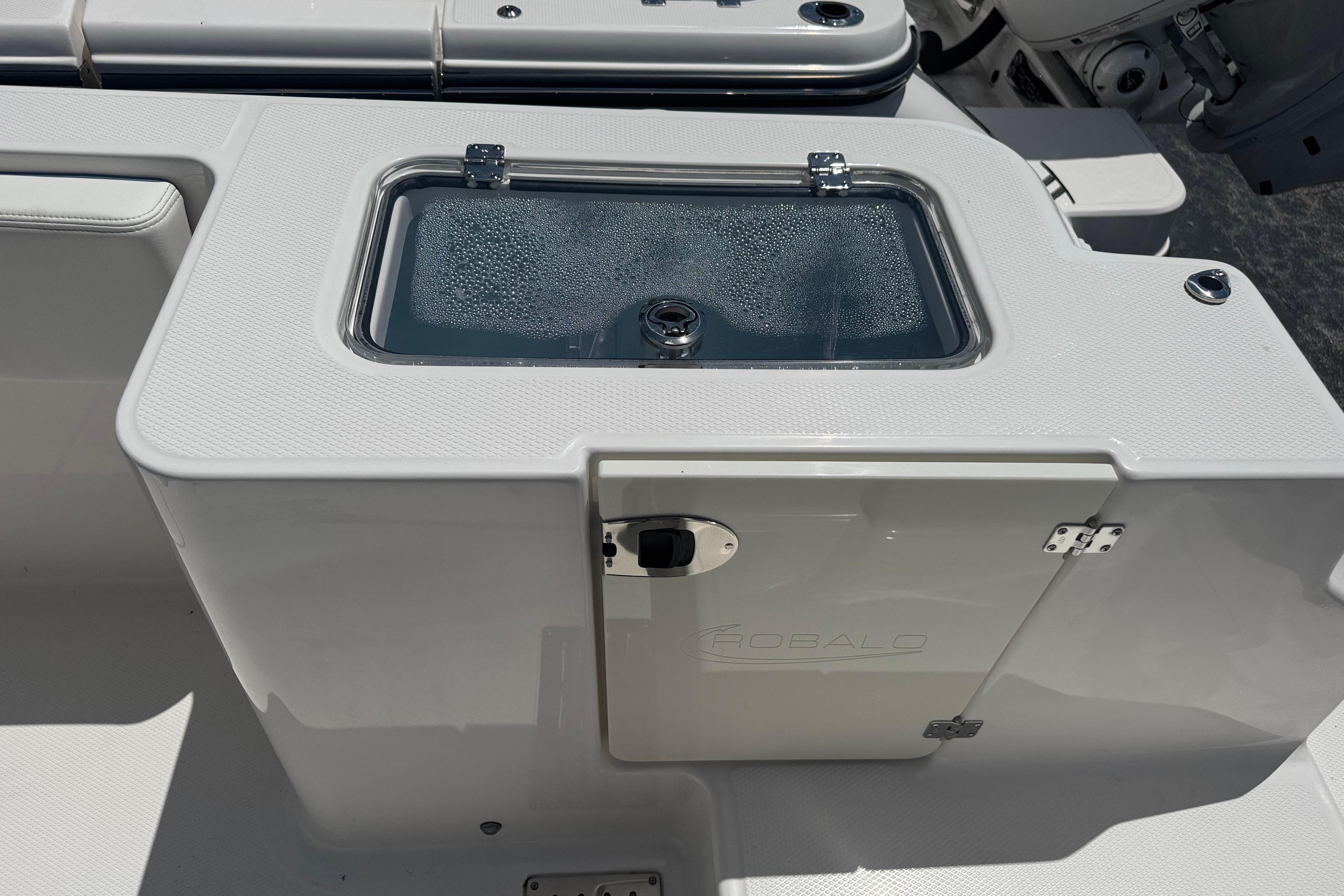 2026 Robalo R300 Center Console boat with livewell and storage compartment.