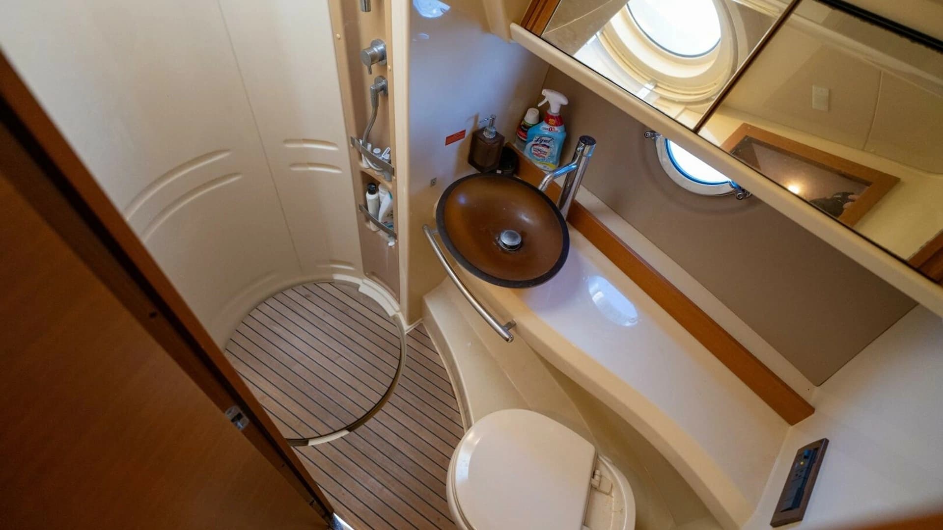 2013 Azimut 40 Flybridge - Image 40