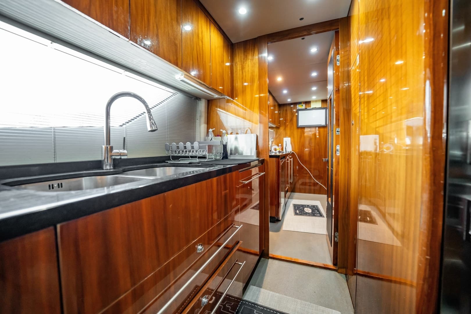2010 Sunseeker 34 Metre Yacht - Image 35