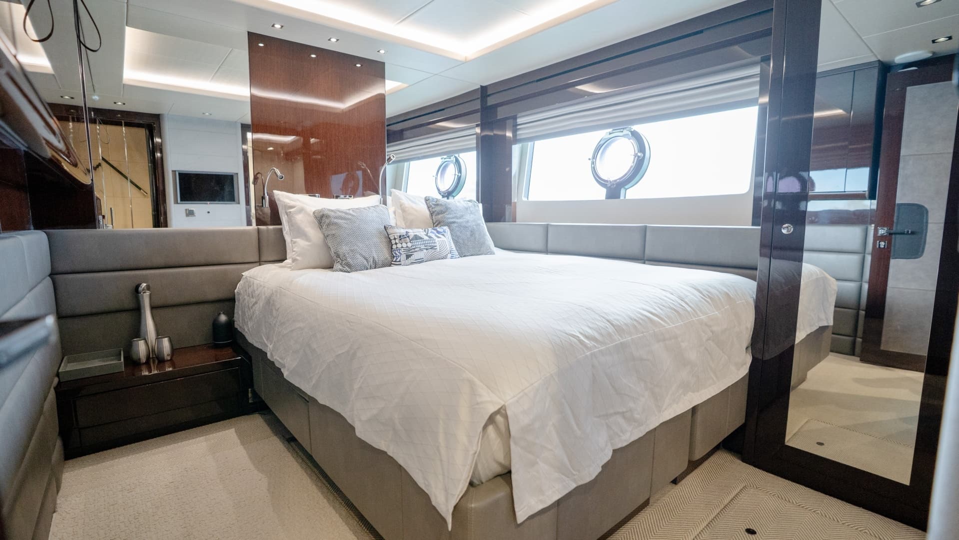 2017 Sunseeker 86 Yacht - Image 75