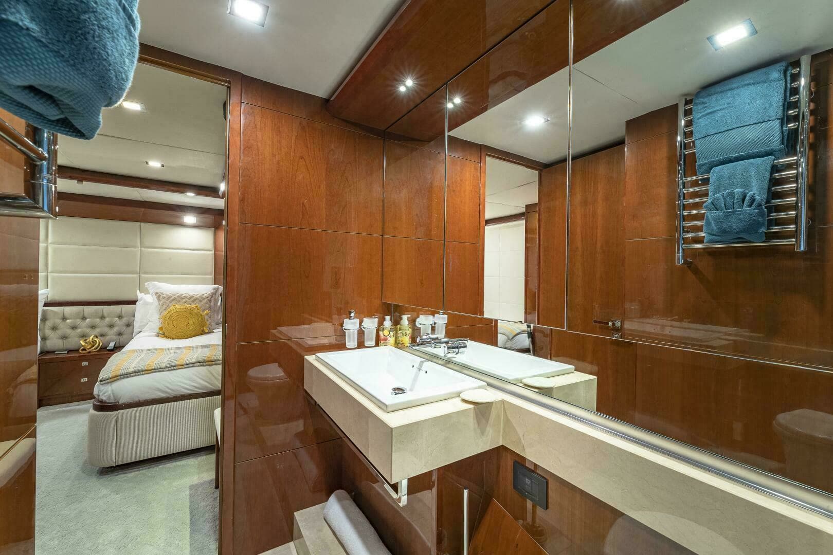 2012 Princess 32M - Image 33