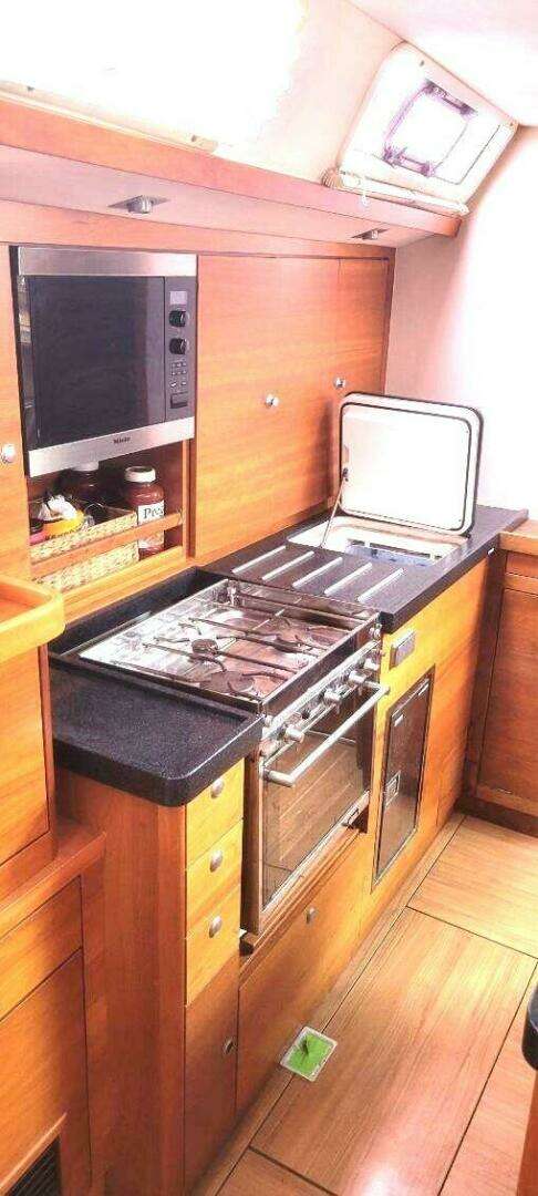 2009 Hanse 630e - Image 20