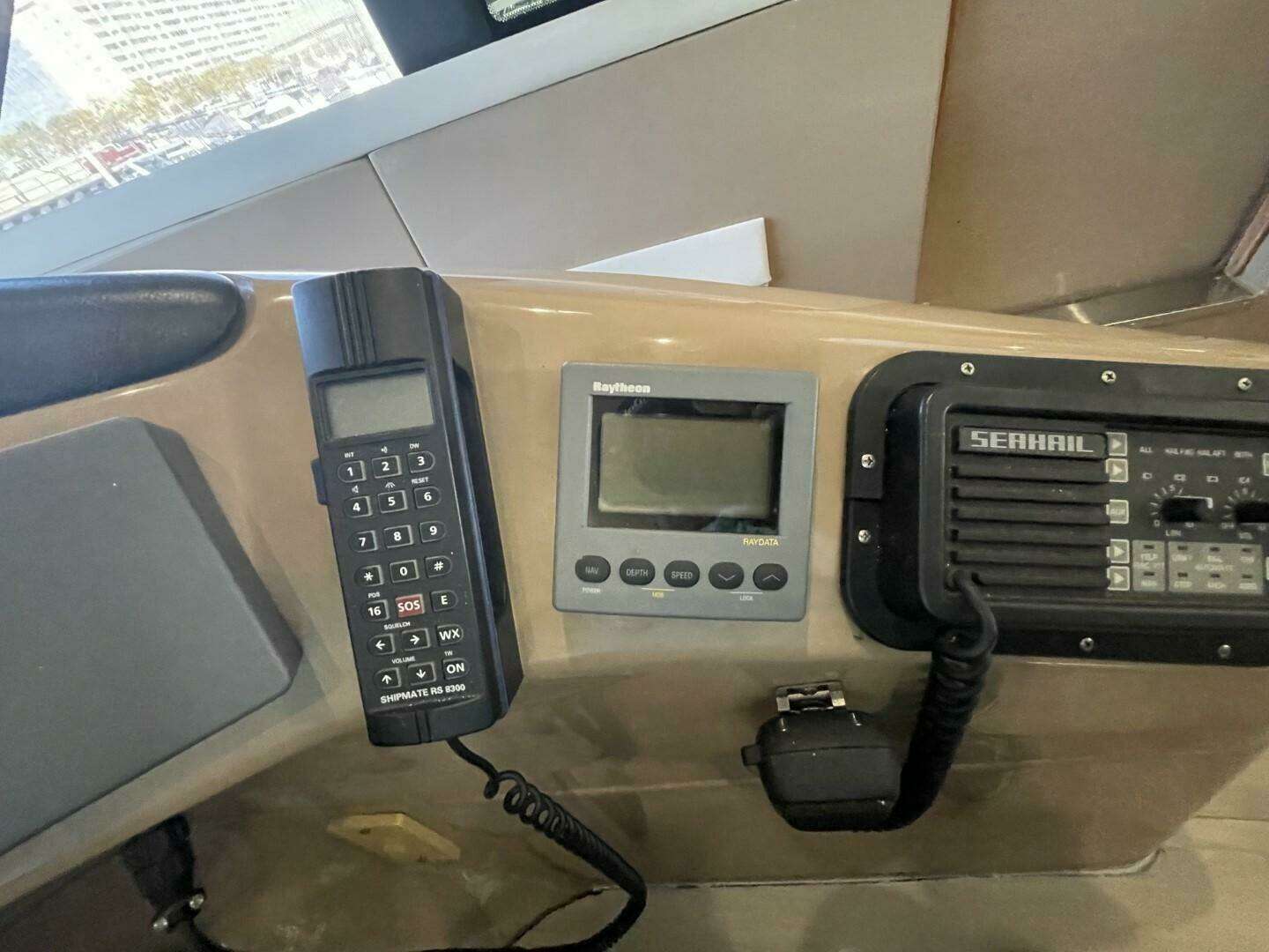 1998 Carver 53 Voyager - Image 11