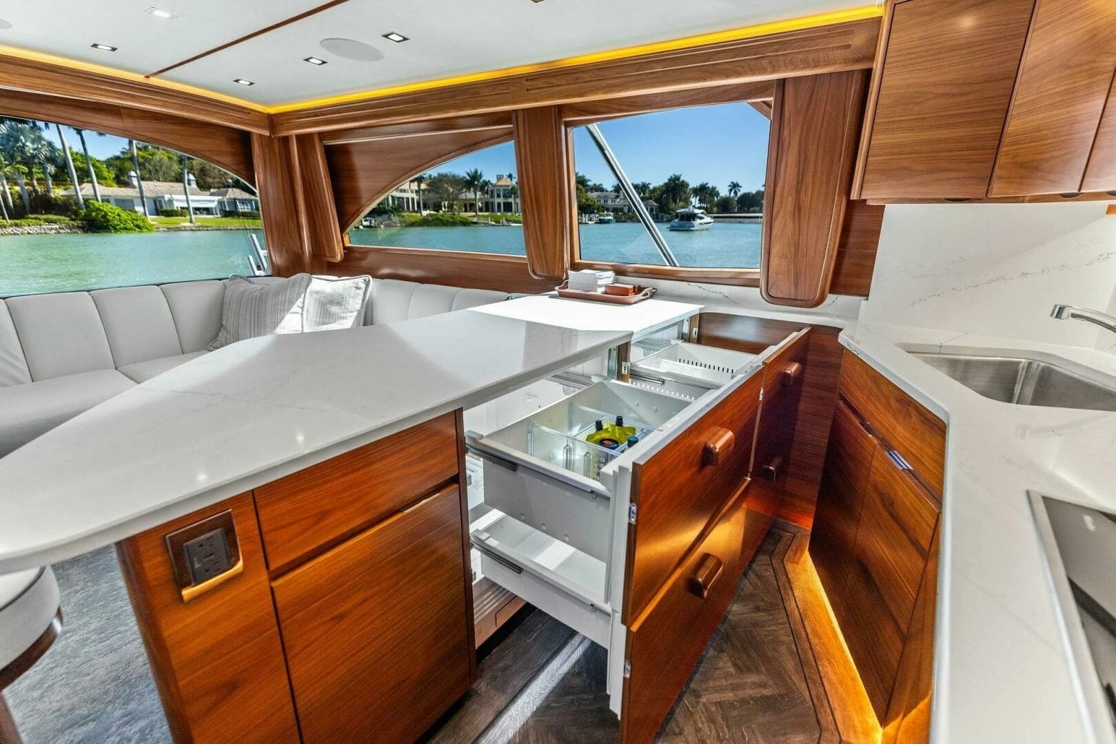 2023 Viking 54 Convertible - Image 15