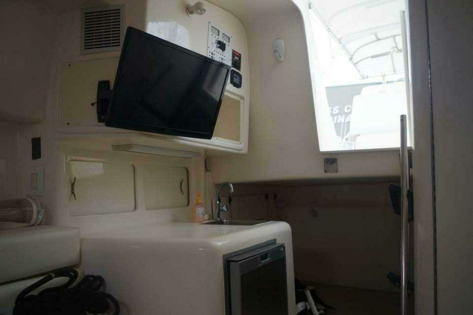 1994 Intrepid 376 Walkaround - Image 17