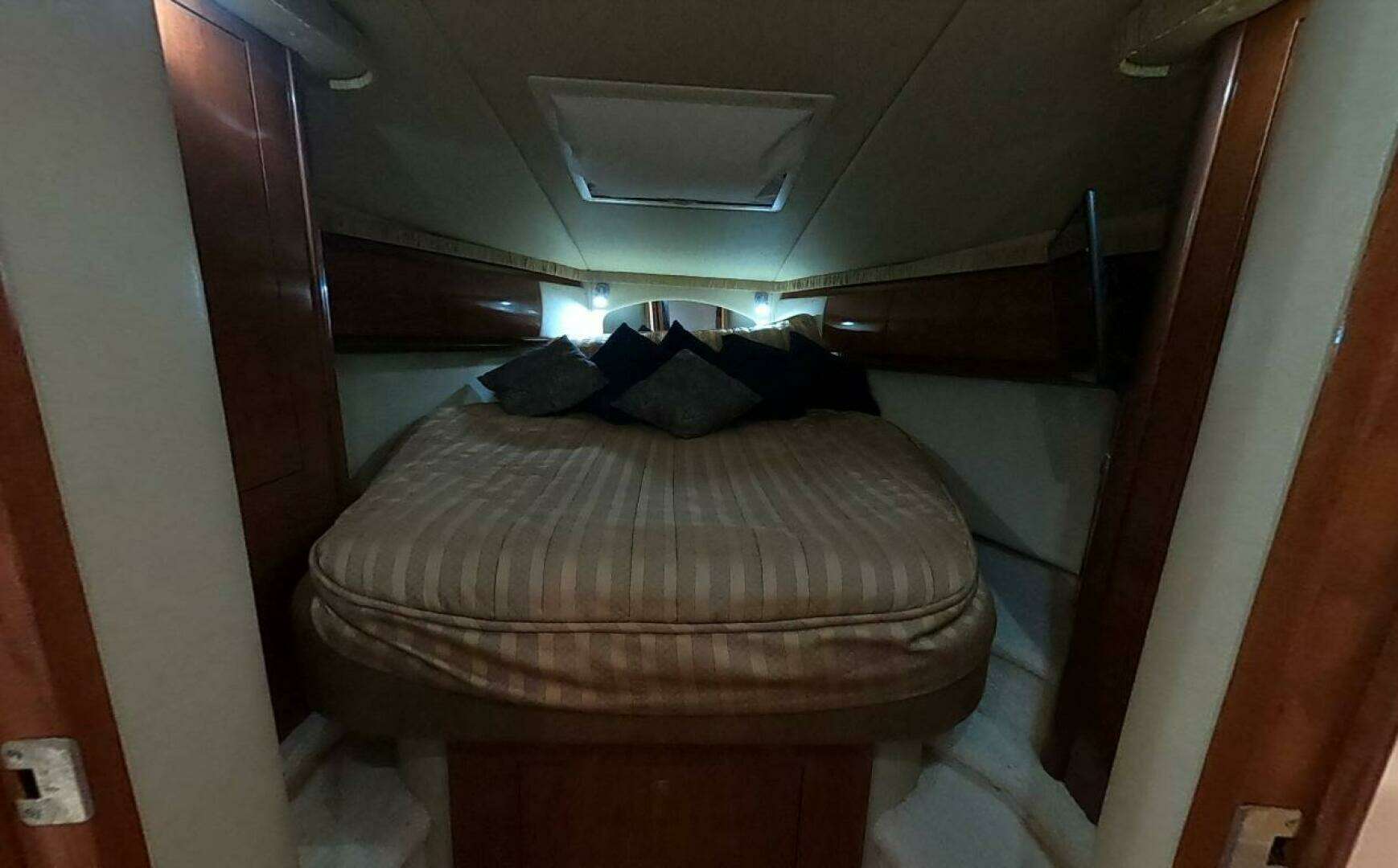 2006 Sea Ray 44 Sundancer - Image 13