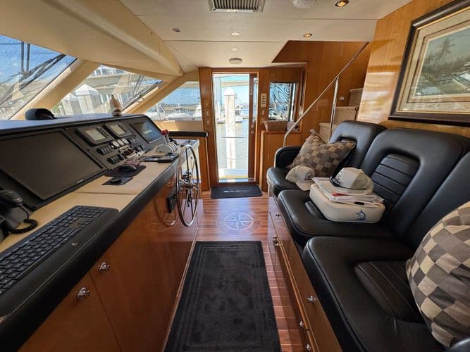 2002 Hatteras 75 My - Image 22