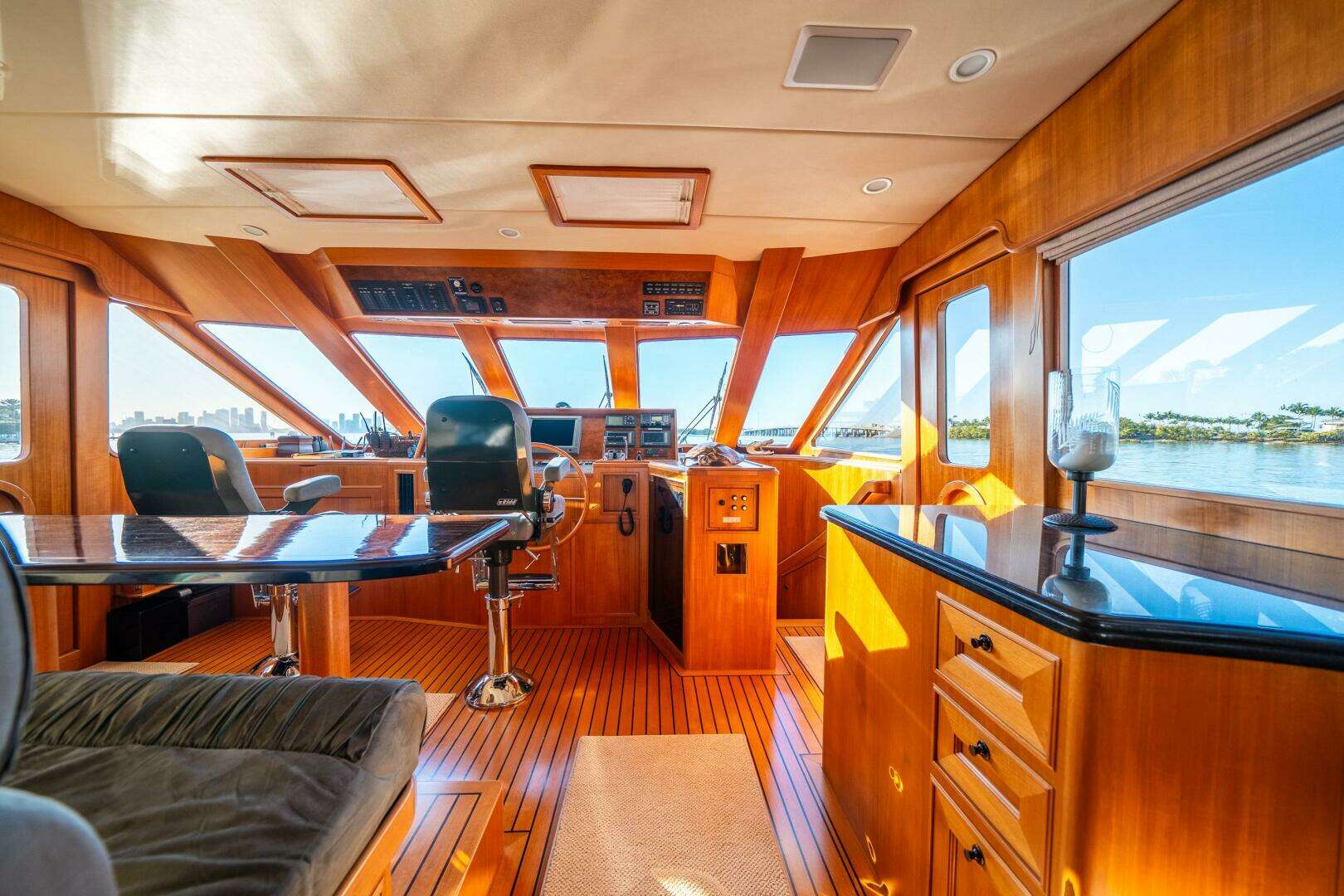 2006 Offshore Yachts 72 Pilothouse - Image 31