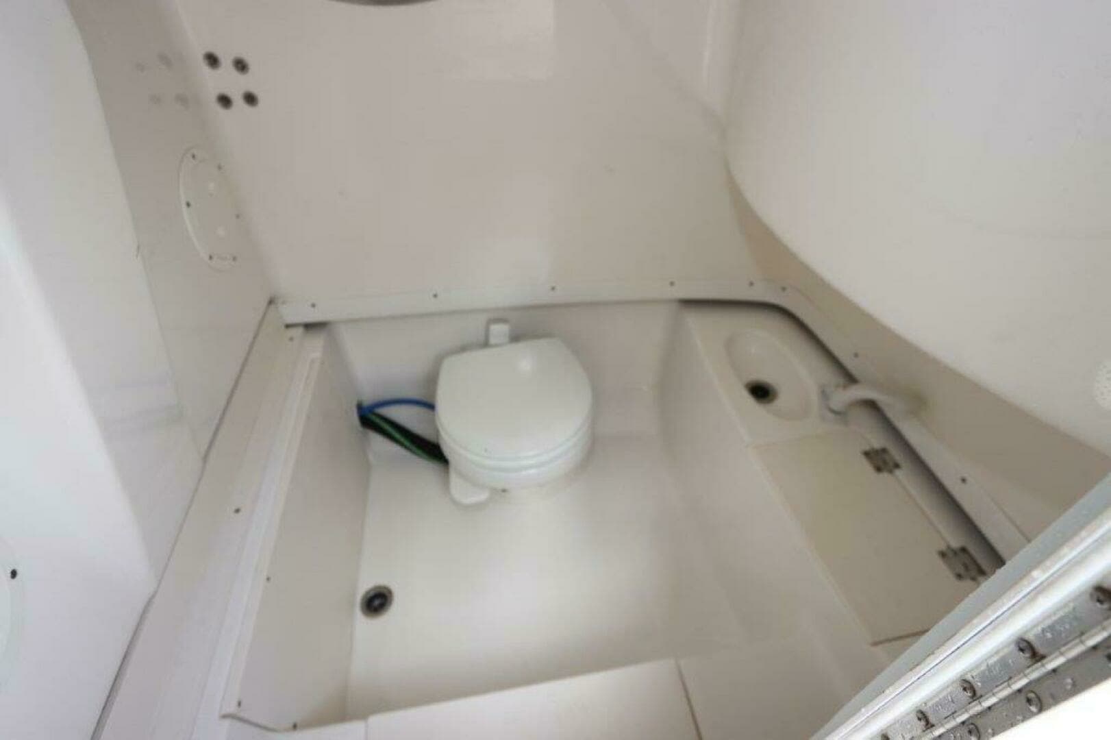 2017 Robalo R260 Center Console - Image 21