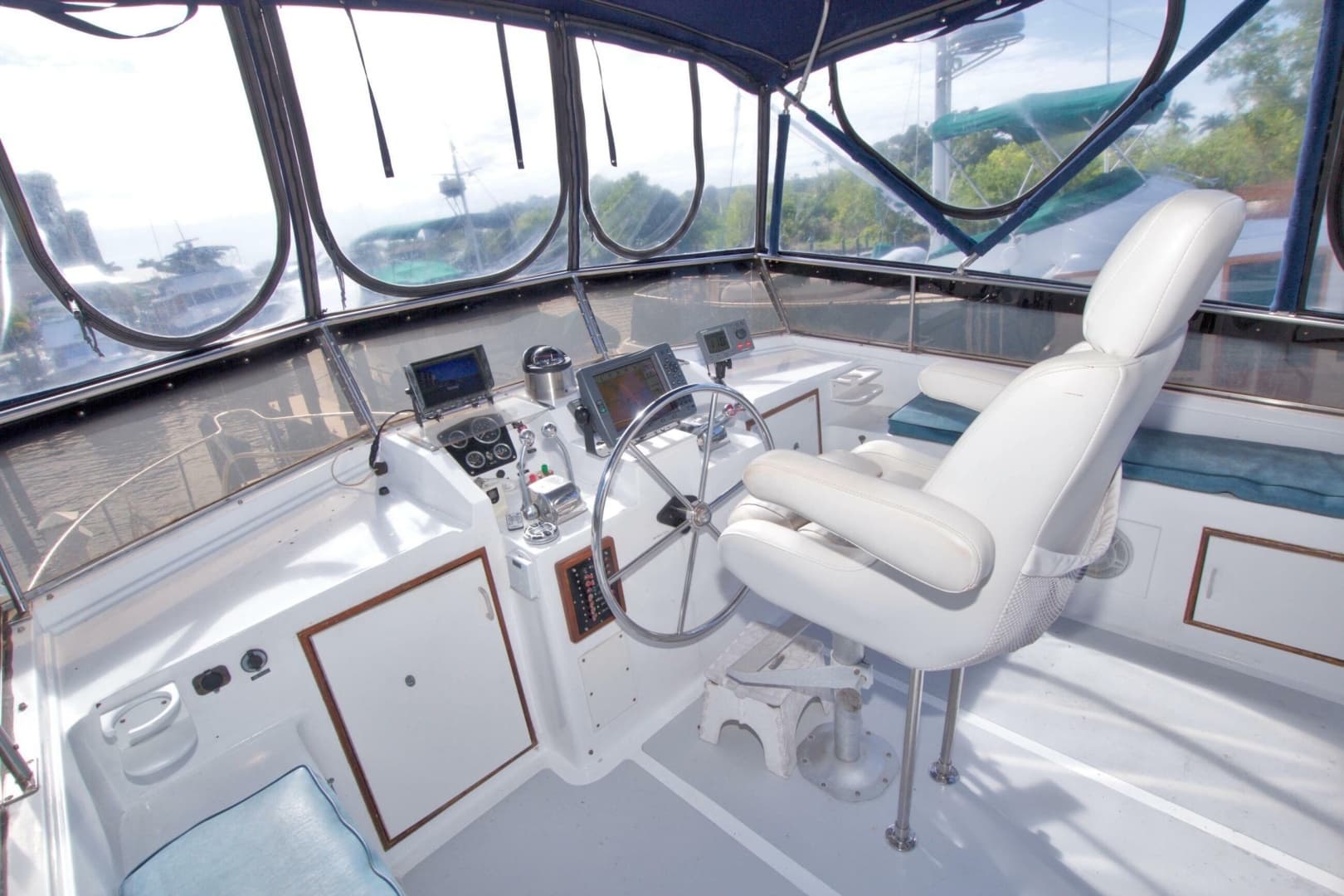 1984 Present Yachts 42 Sundeck - Image 18