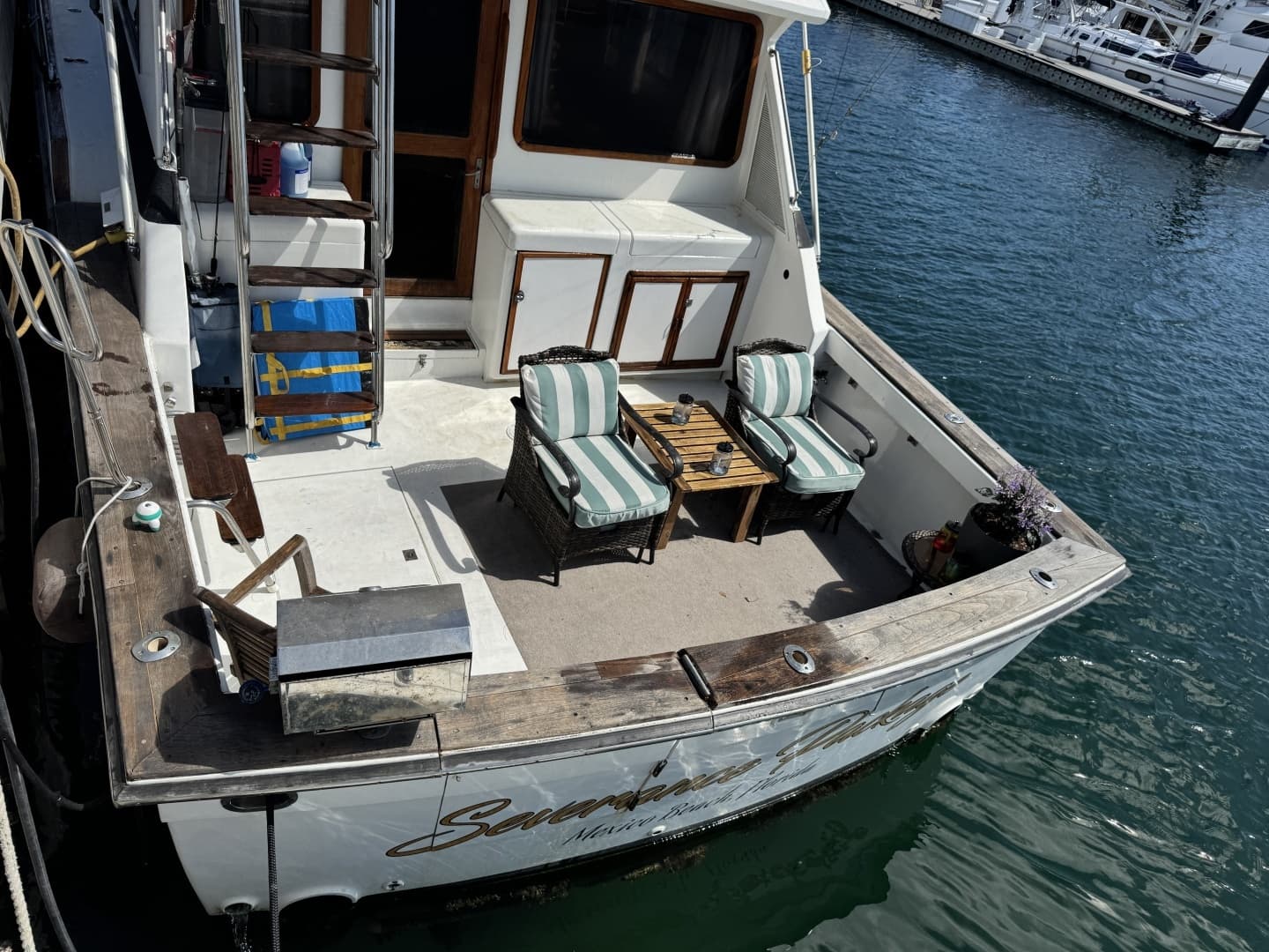 1989 Ricker 48 Convertible - Image 32
