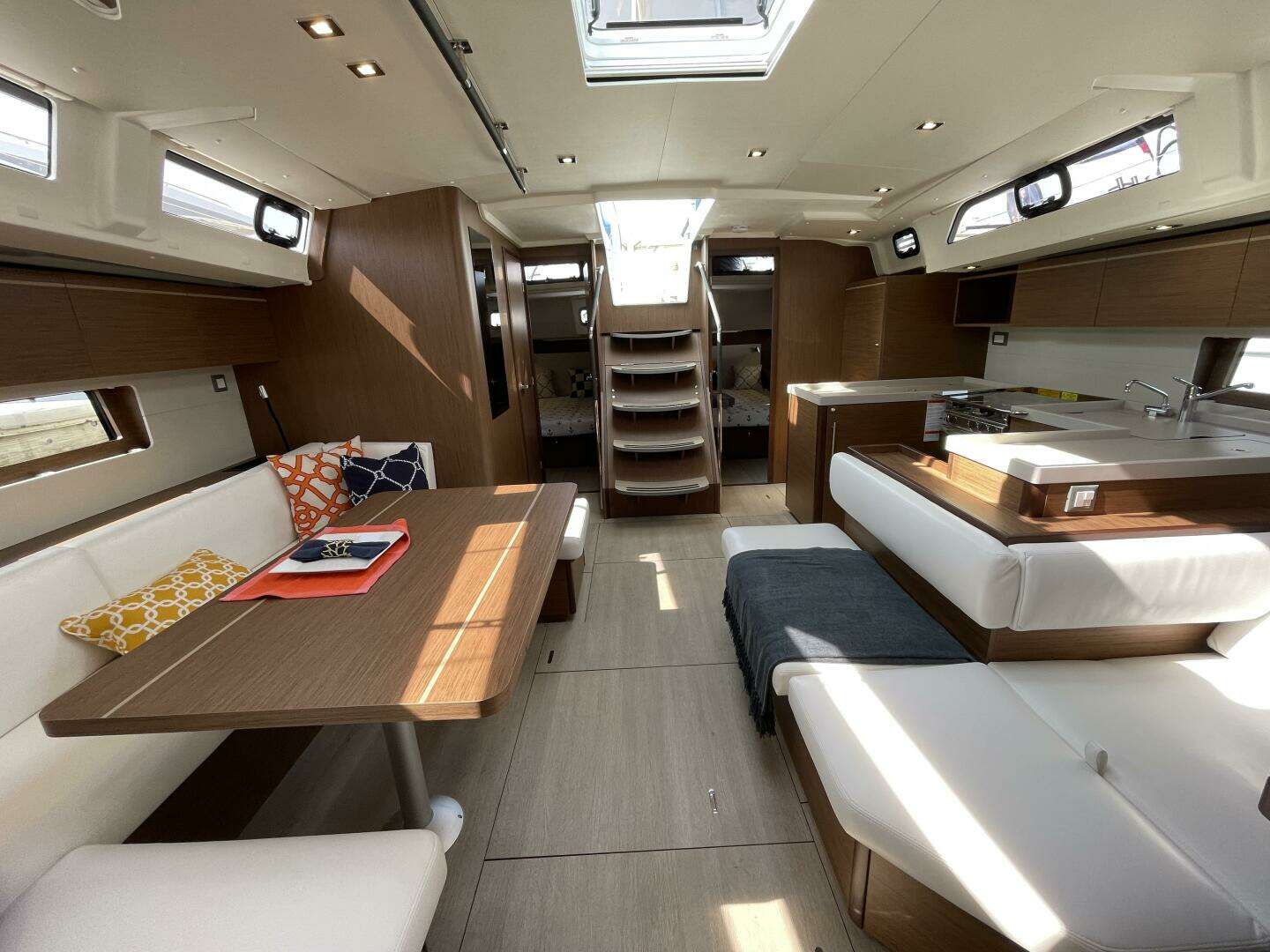 2025 Beneteau OCEANIS 51.1 - Image 2