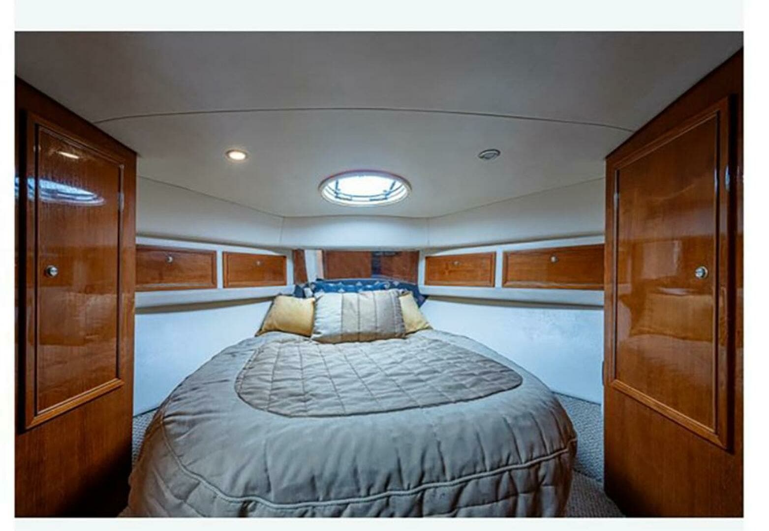 2004 Riviera 42 Convertible - Image 11