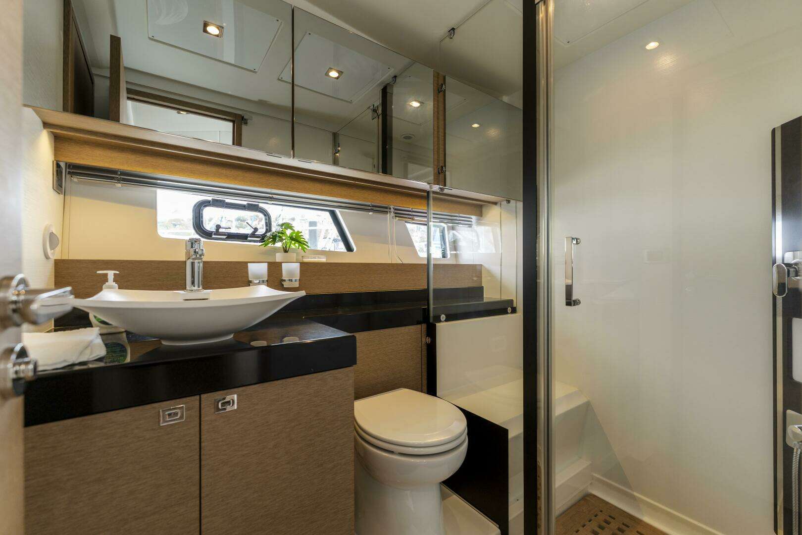 2018 Prestige 560 - Image 39