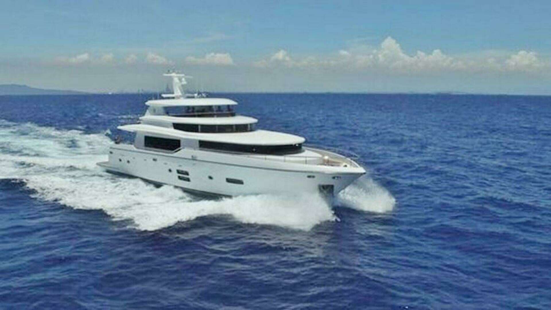2027 Johnson Flybridge w/Hydraulic Platform - Image 60