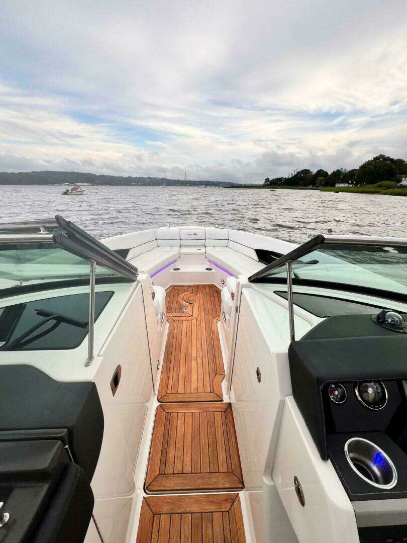 2014 Sea Ray SLX 350 - Image 15
