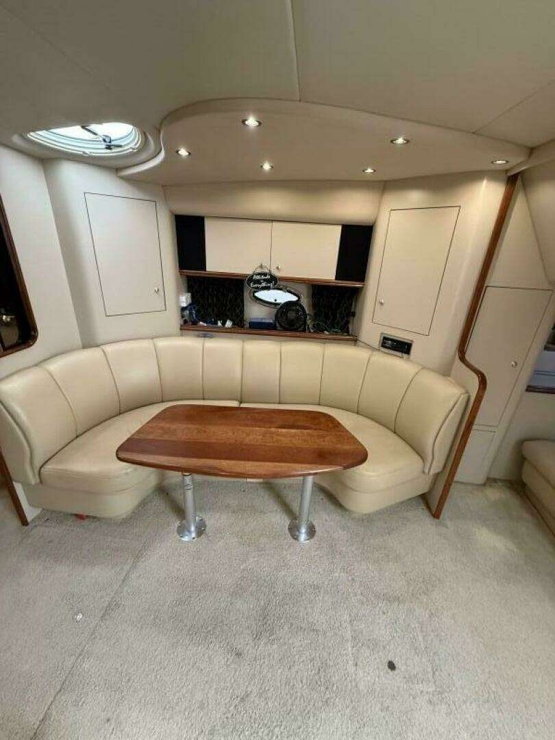 2001 Cruisers 3672 Express - Image 24