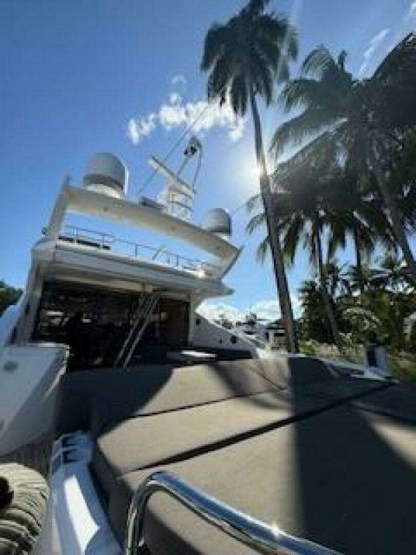 2012 Sunseeker Predator Sport Yacht 74 - Image 5