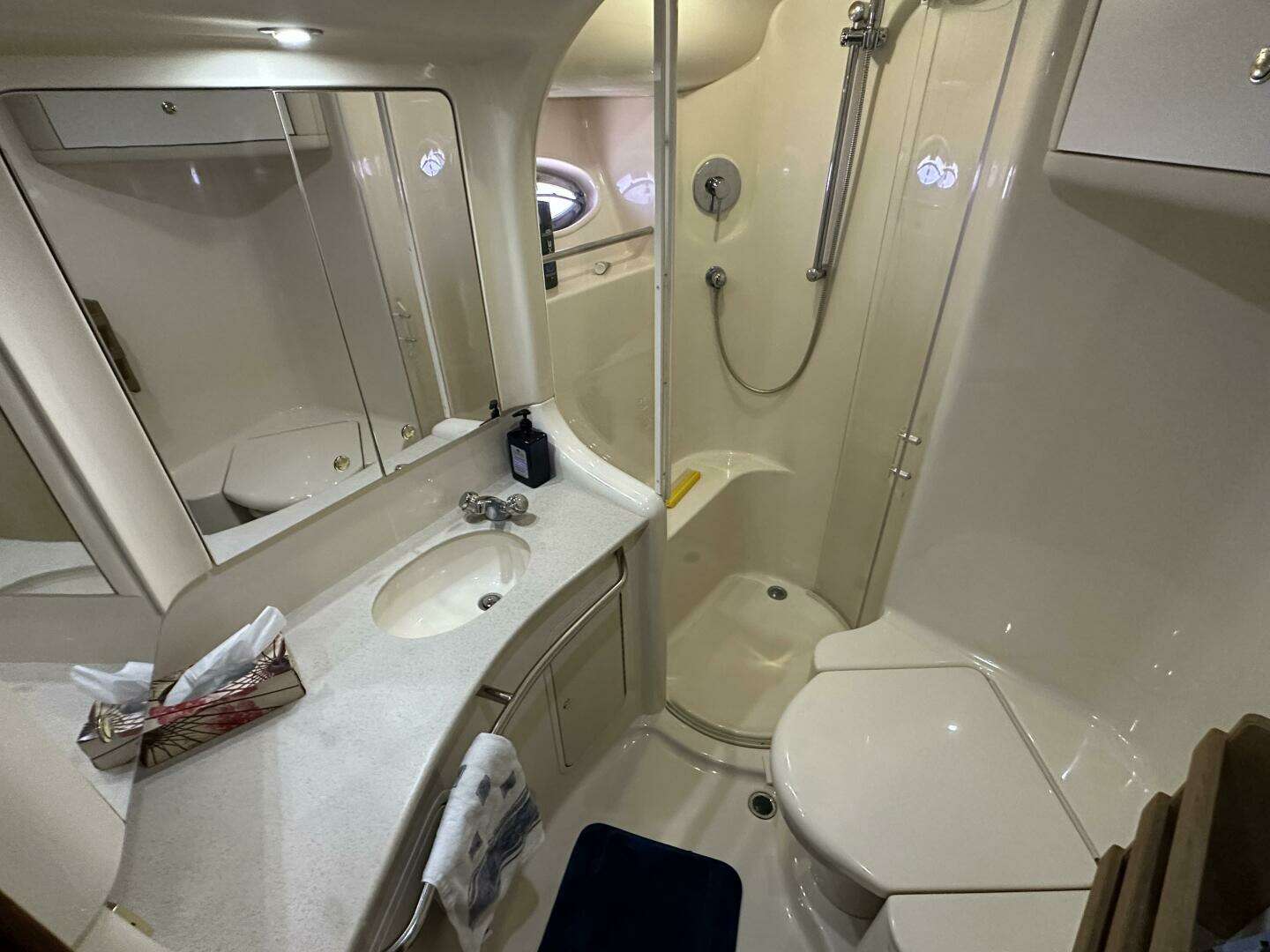 2000 Sea Ray 480 Sedan Bridge - Image 16
