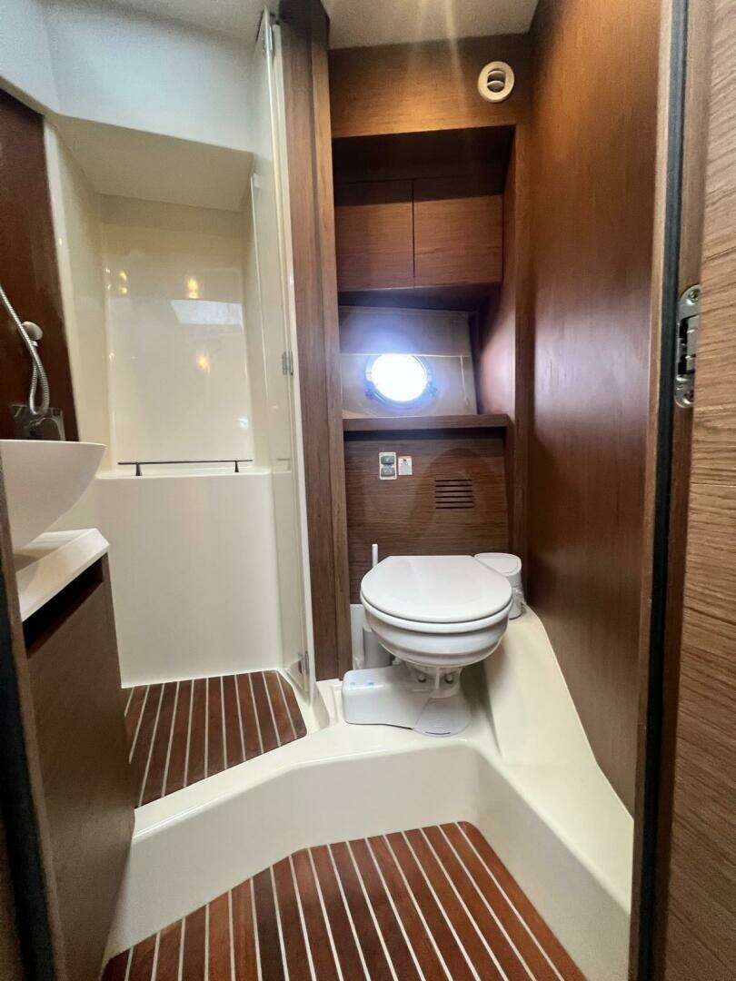 2017 Beneteau Monte Carlo 4 - Image 31
