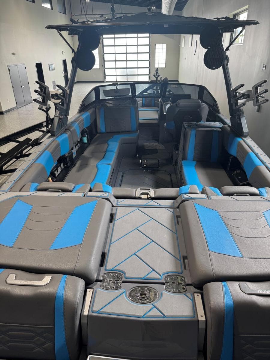 2022 Malibu Wakesetter 25 LSV interior with blue and gray seating, spacious layout.