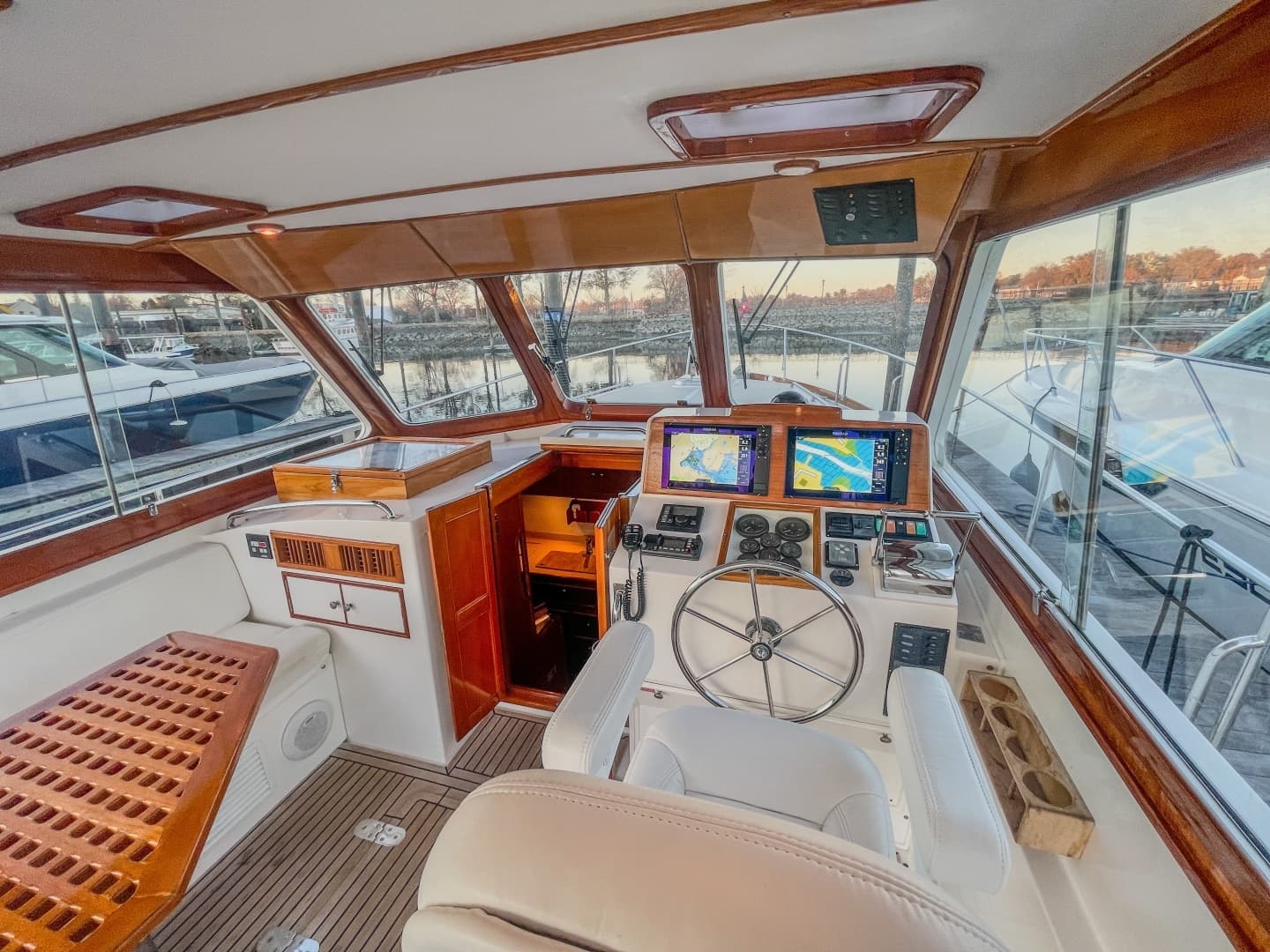 2001 Grand Banks Eastbay 38 HX - Image 21