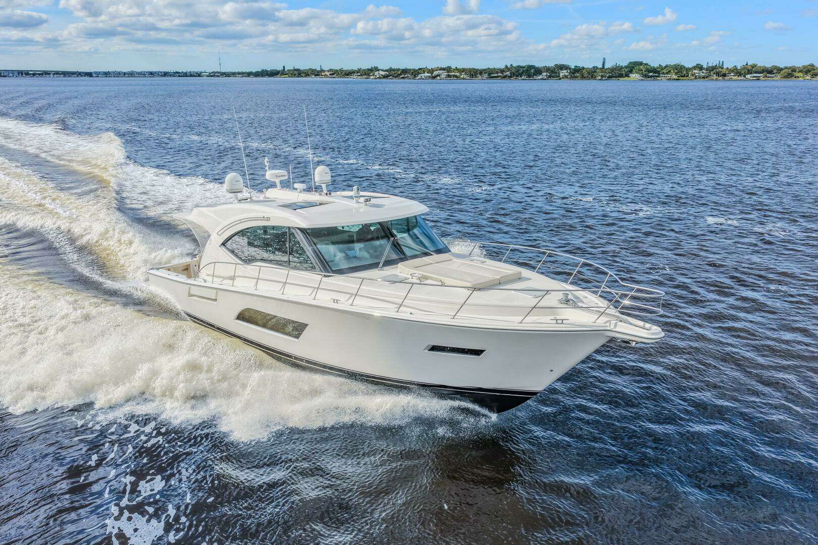 2015 Riviera 565 SUV - Image 24
