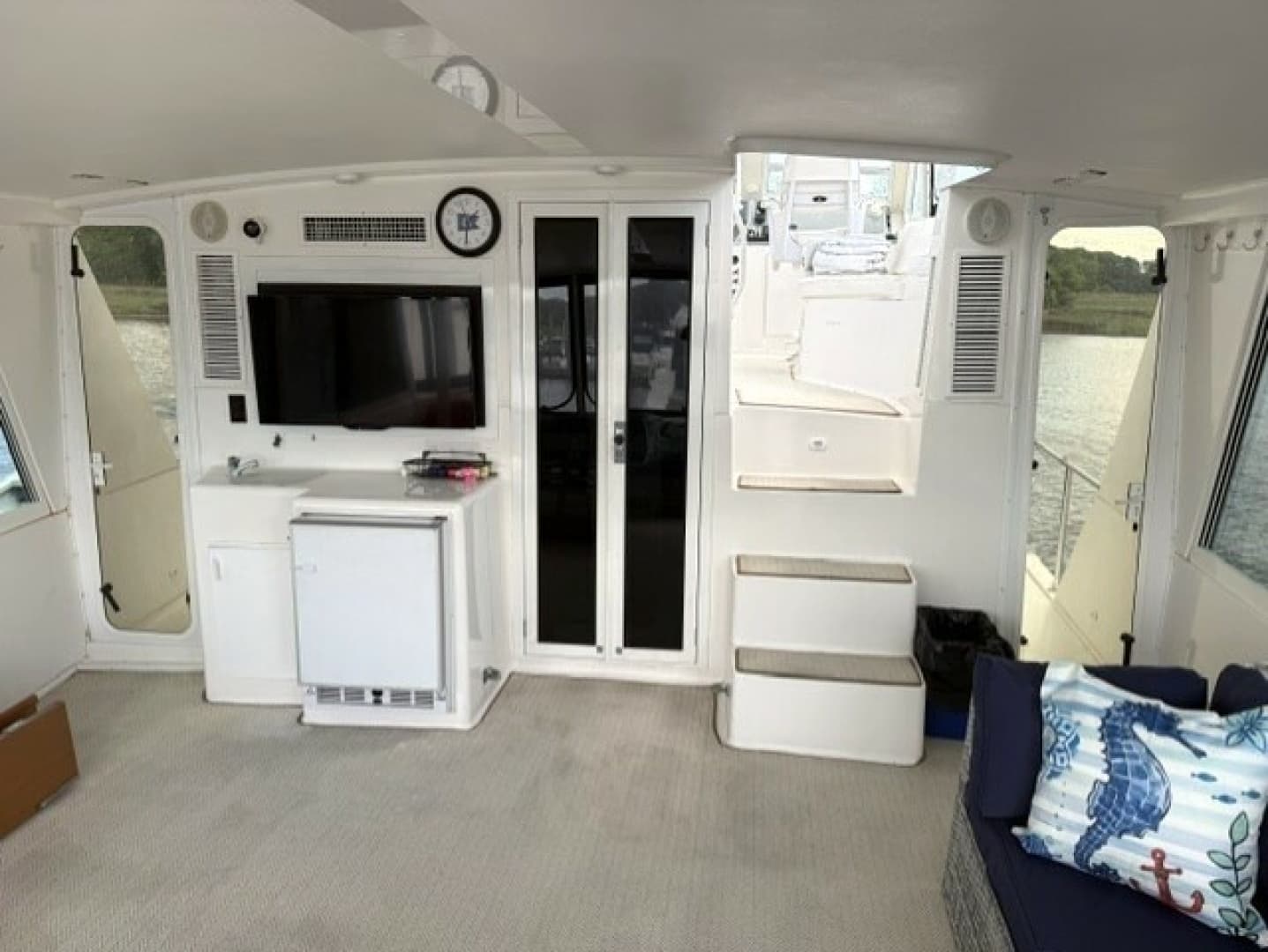 1998 Viking Motor Yacht - Image 21