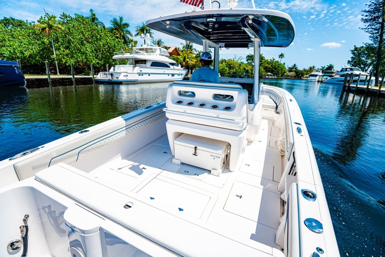 2018 Intrepid 327 - Image 36