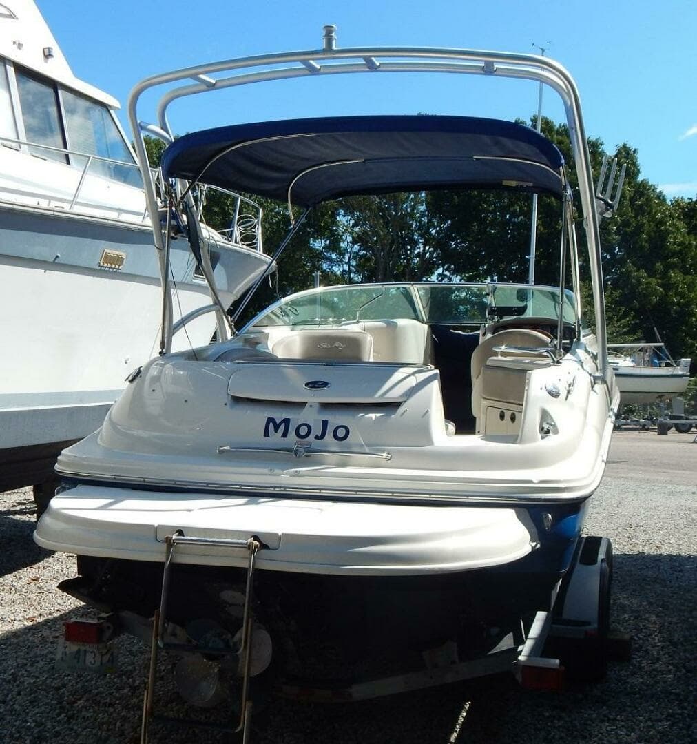 2004 Sea Ray 240 Sundeck - Image 3