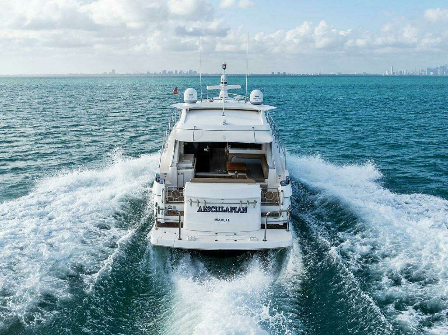 2018 Riviera 4800 Sport Yacht - Image 7