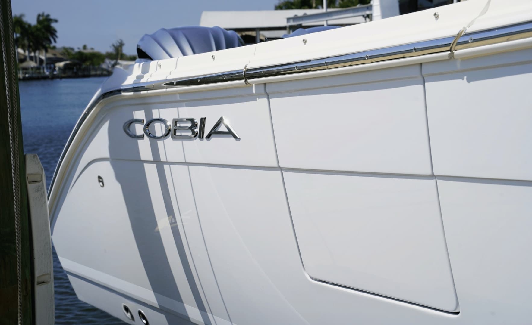 2023 Cobia 320CC - Image 8