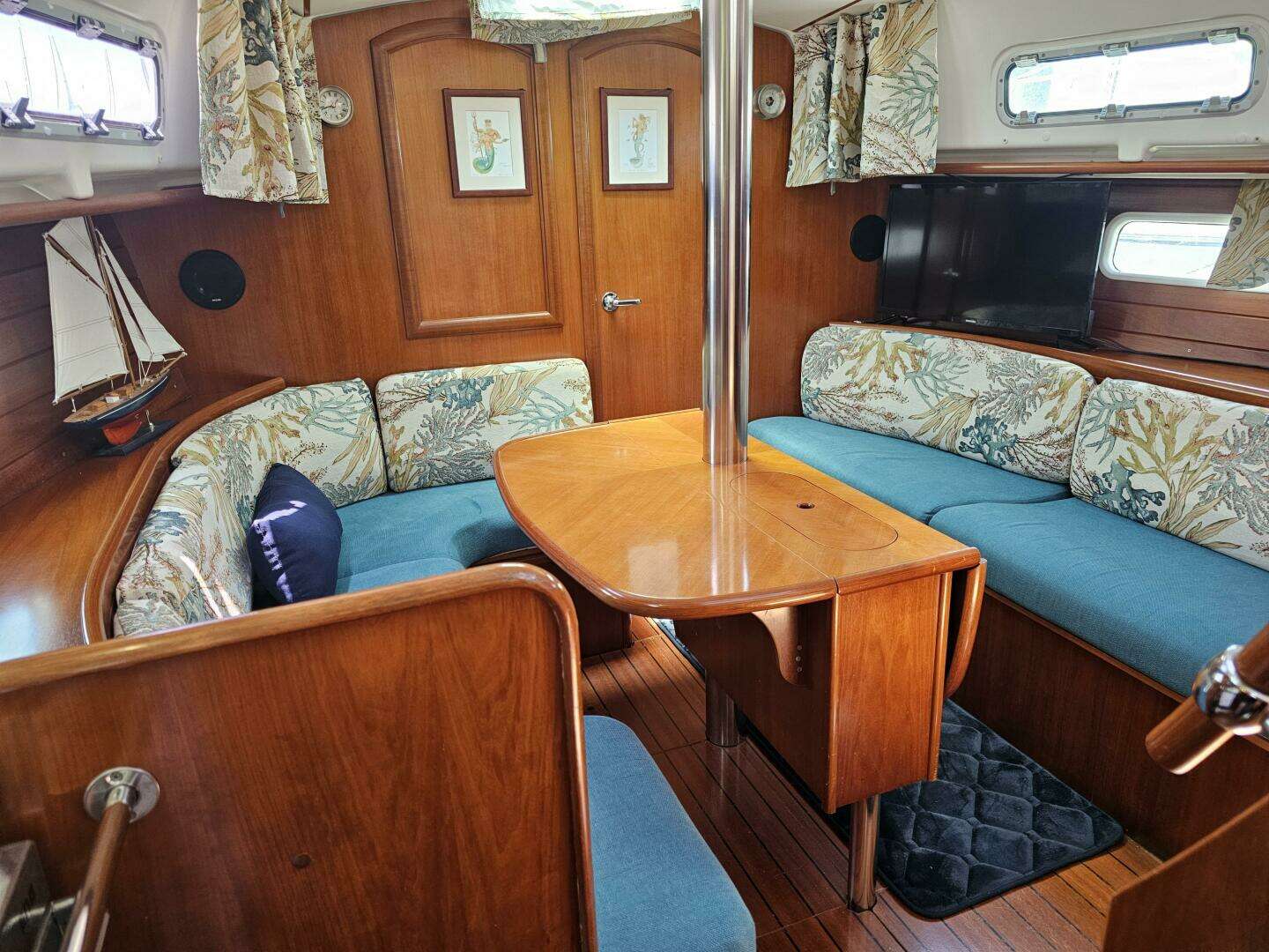 2000 Beneteau 36 Center Cockpit - Image 15