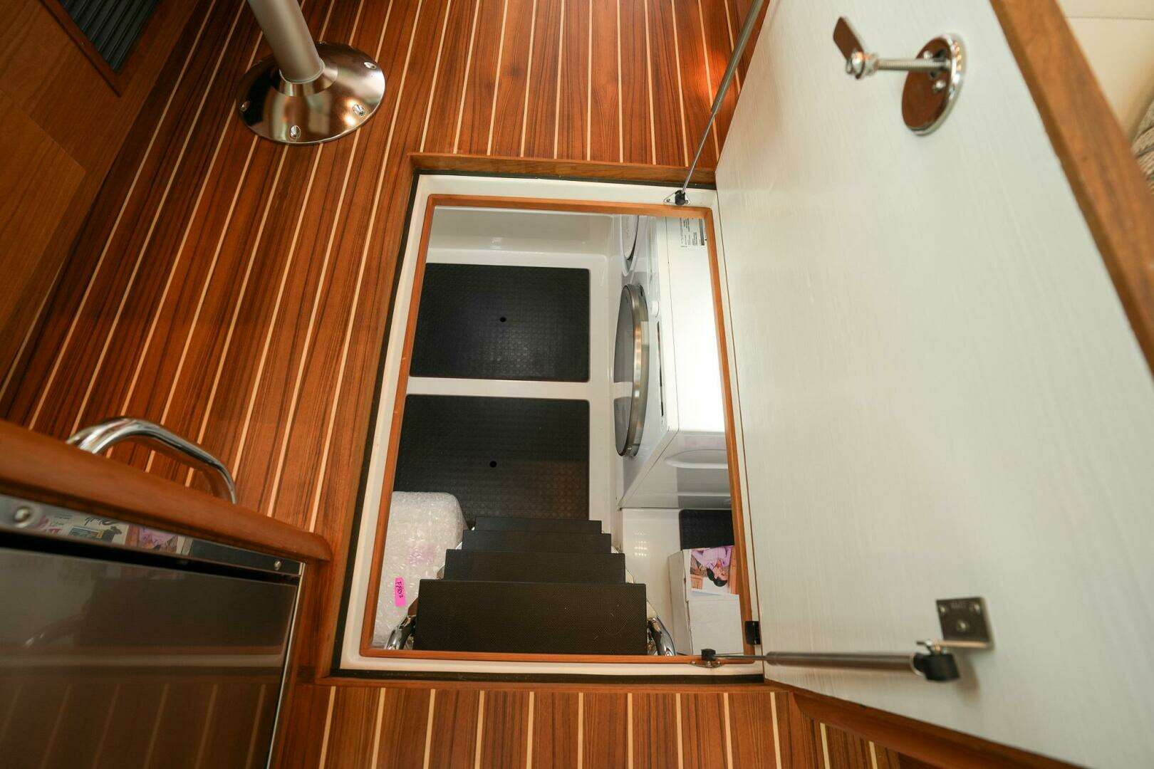 2027 Sabre 45 Salon Express - Image 27