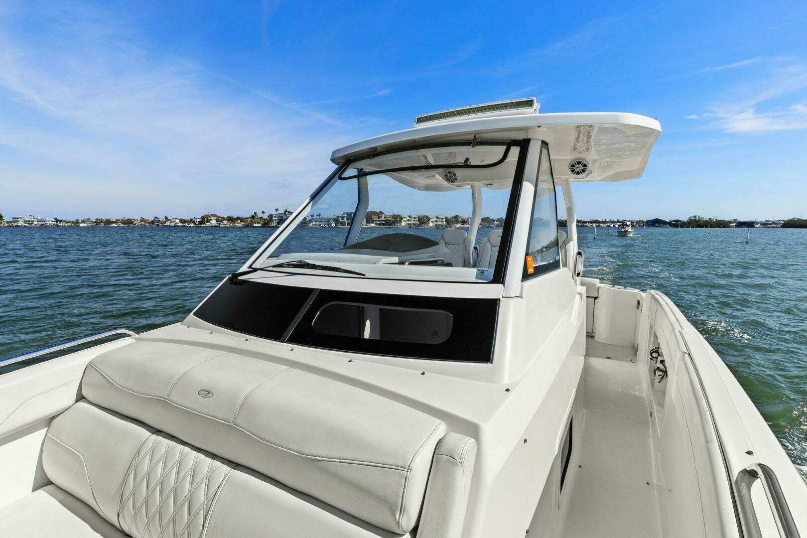 2020 Regal 33 SAV - Image 30