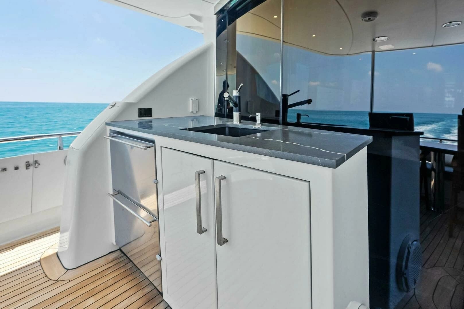 2006 Lazzara Yachts 84 Skylounge - Image 45