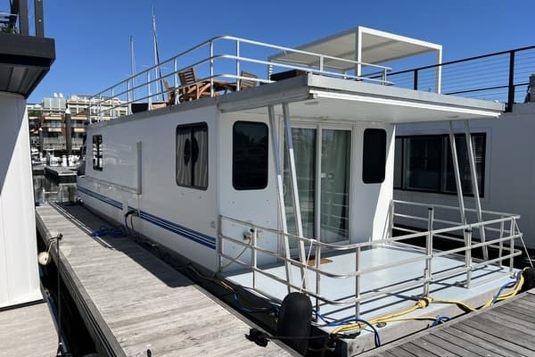 2019 Catamaran Cruisers Houseboat - Image 1