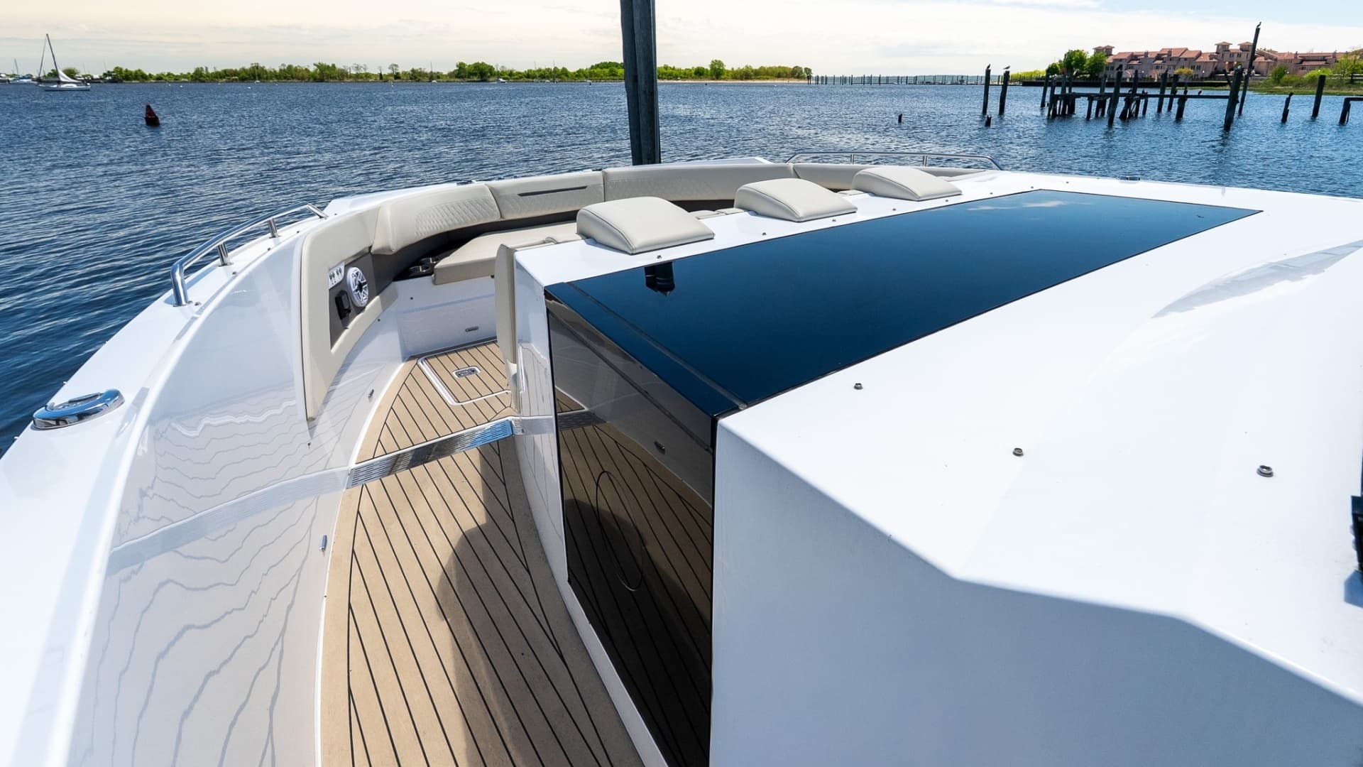 2024 Cruisers Yachts 50 GLS - Image 28