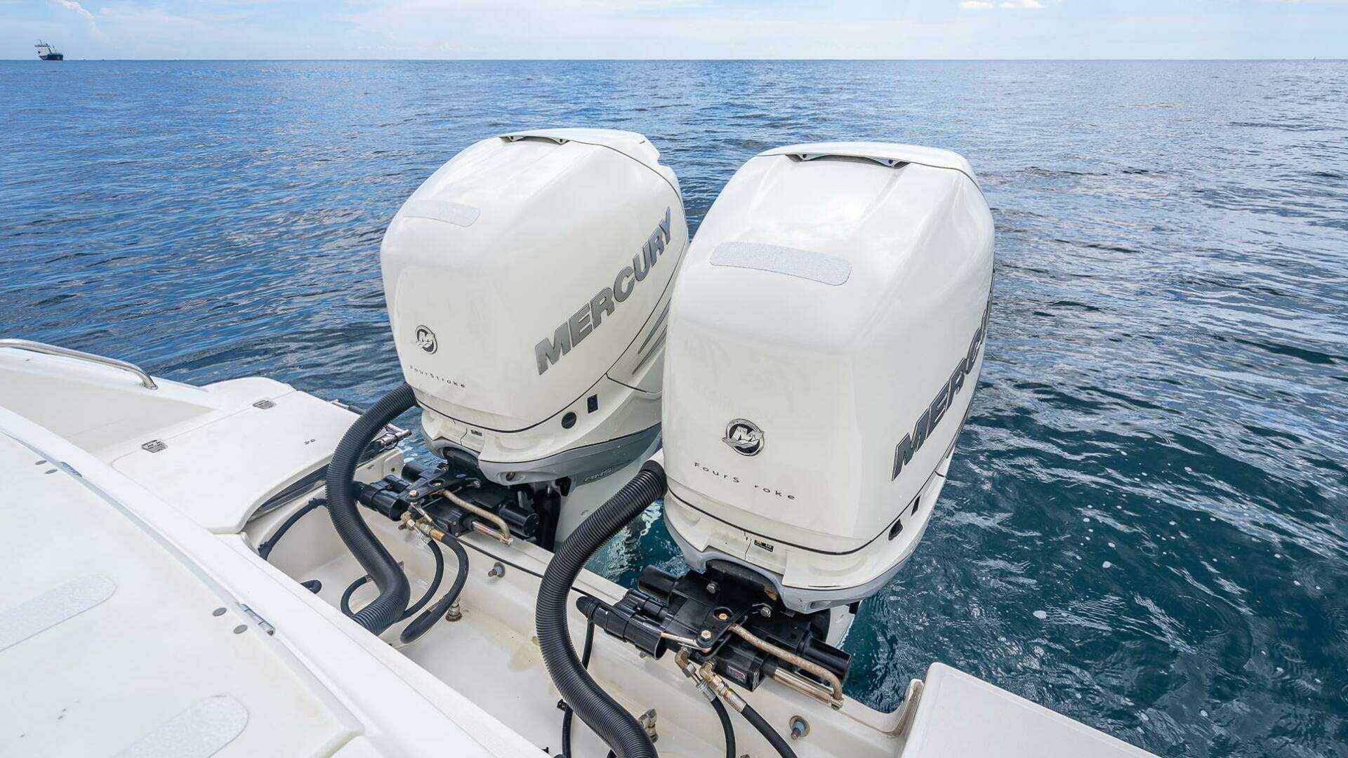2017 Boston Whaler 330 Outrage - Image 23