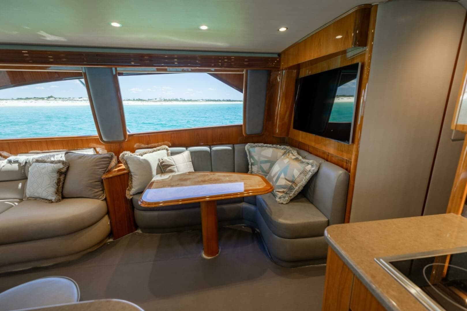 2015 Viking 62 Convertible - Image 10