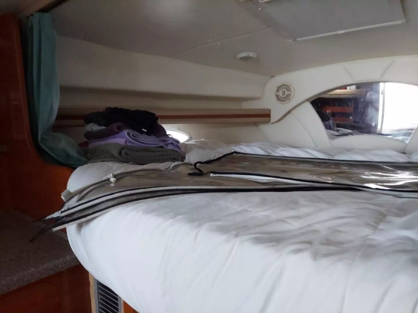 2004 Rinker 342 Fiesta Vee - Image 13