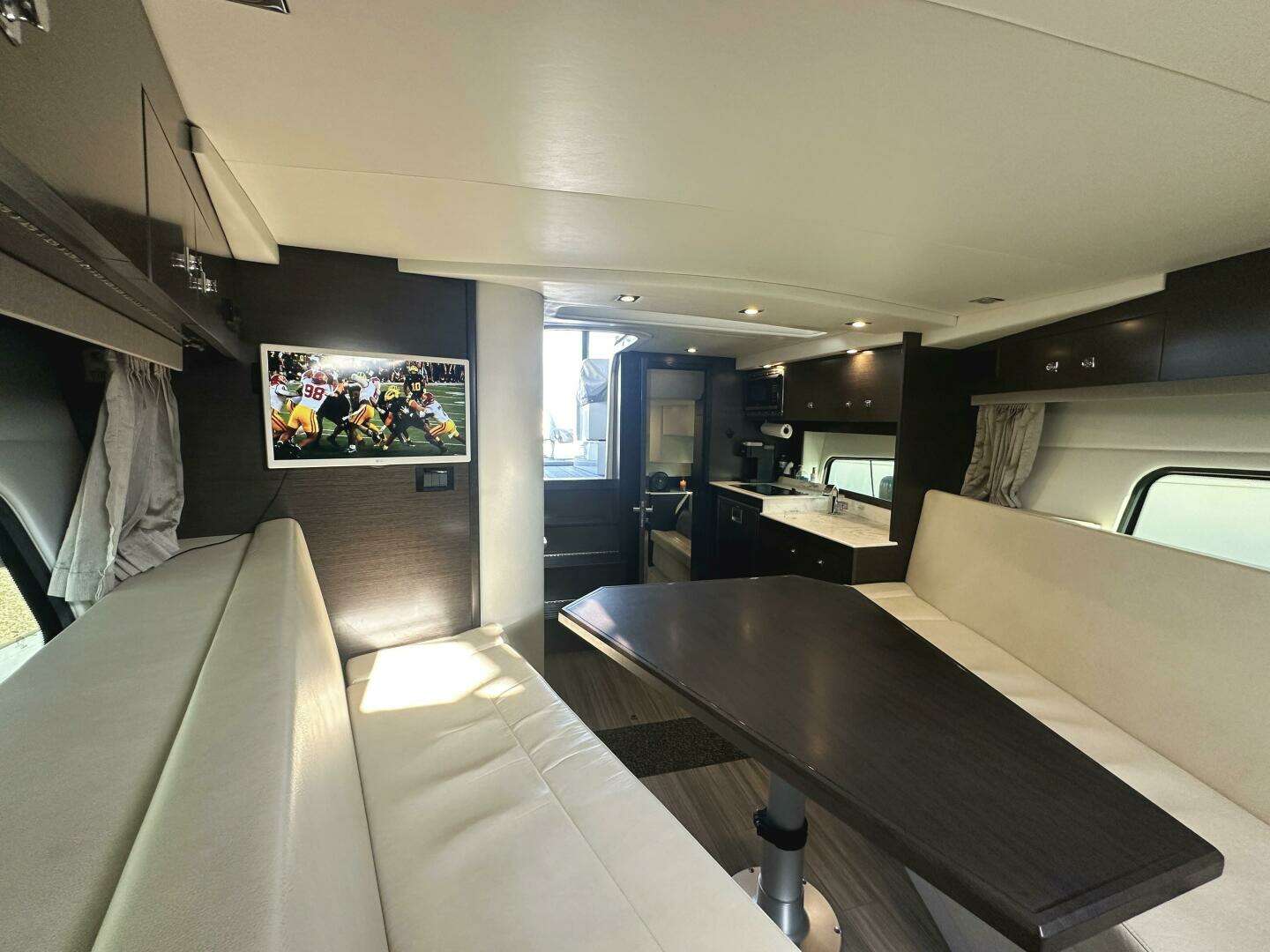 2017 Cruisers Yachts 390 Express Coupe - Image 30