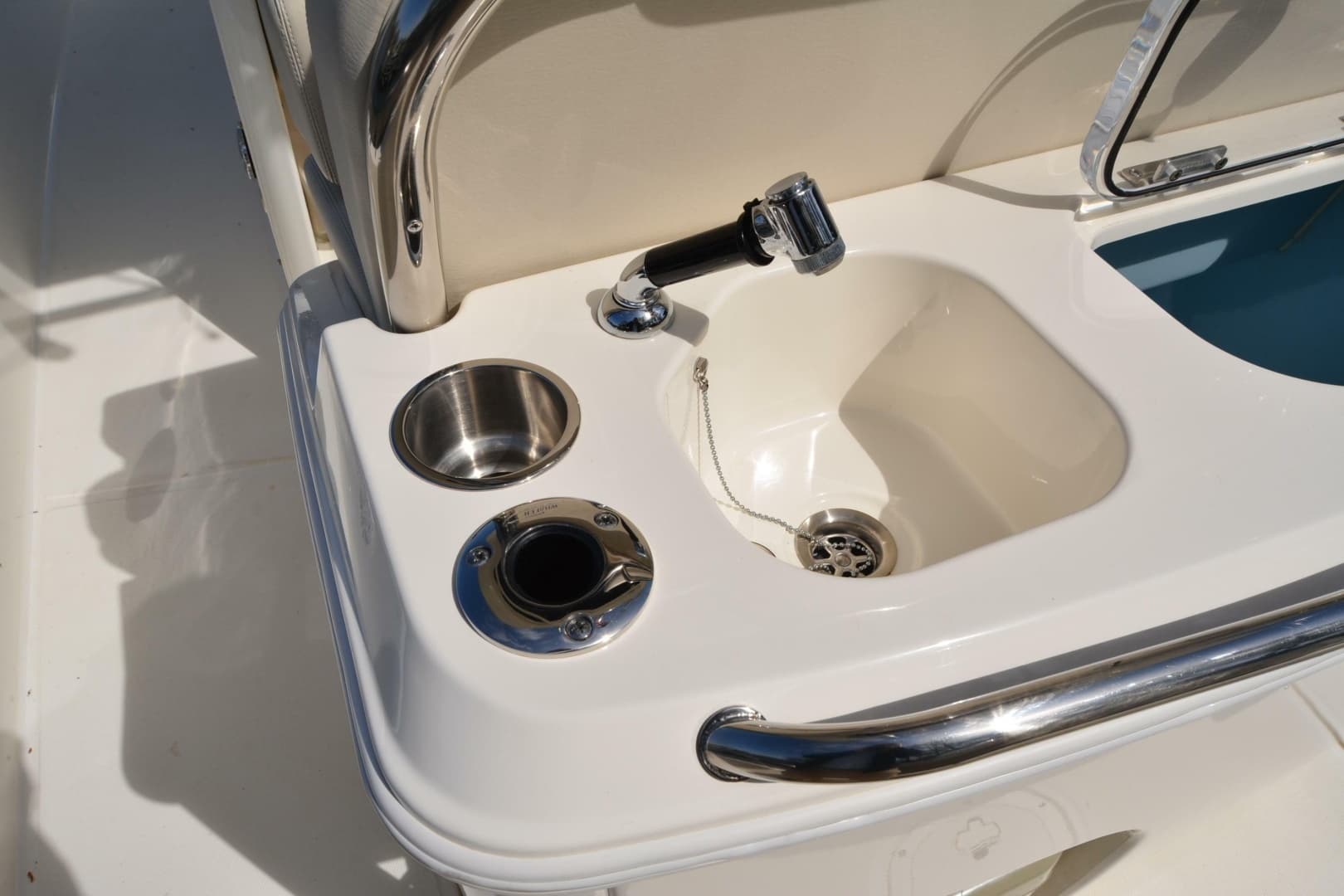 2021 Boston Whaler 270 Dauntless - Image 50