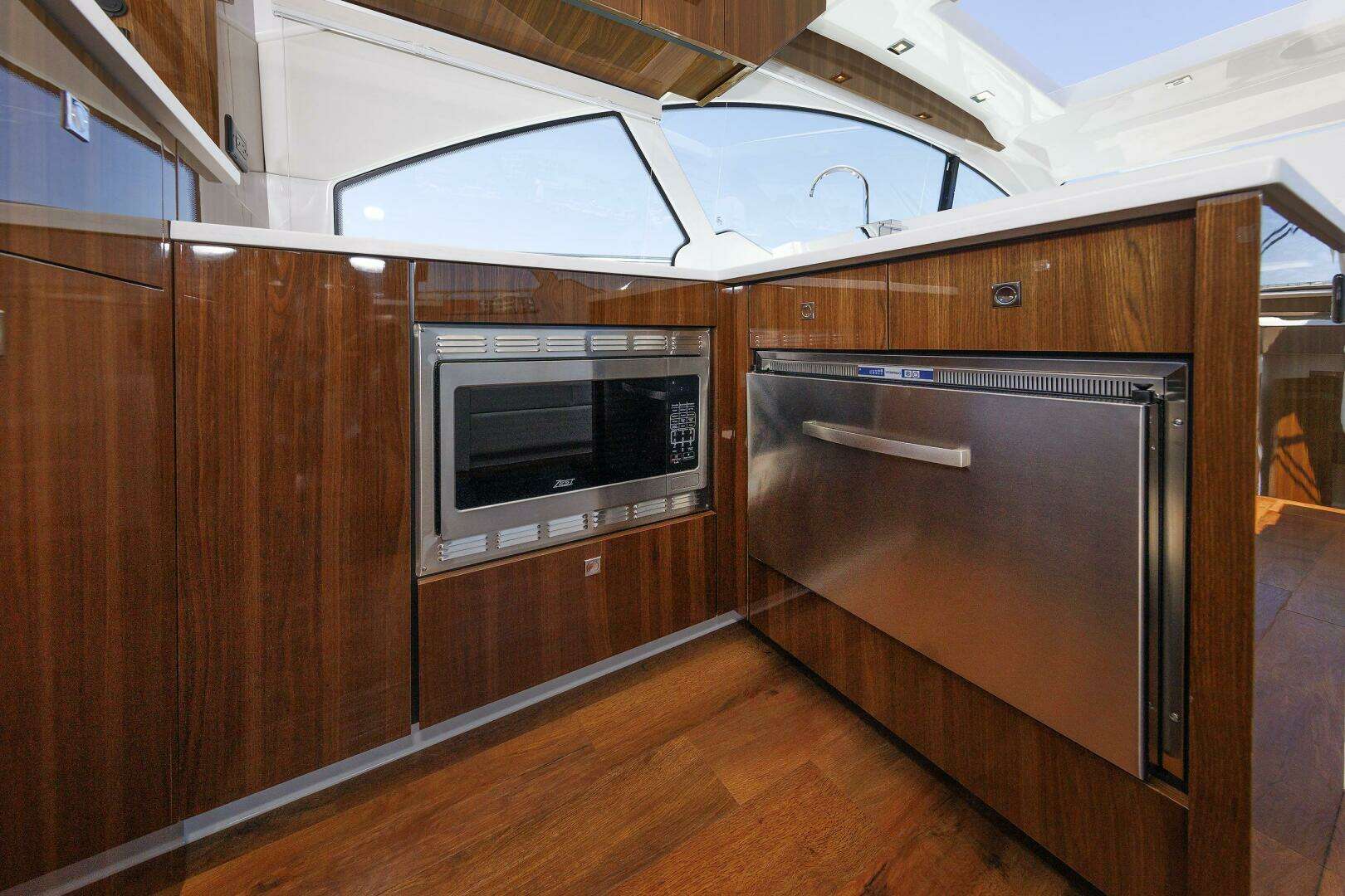2021 Cruisers Yachts — - Image 19